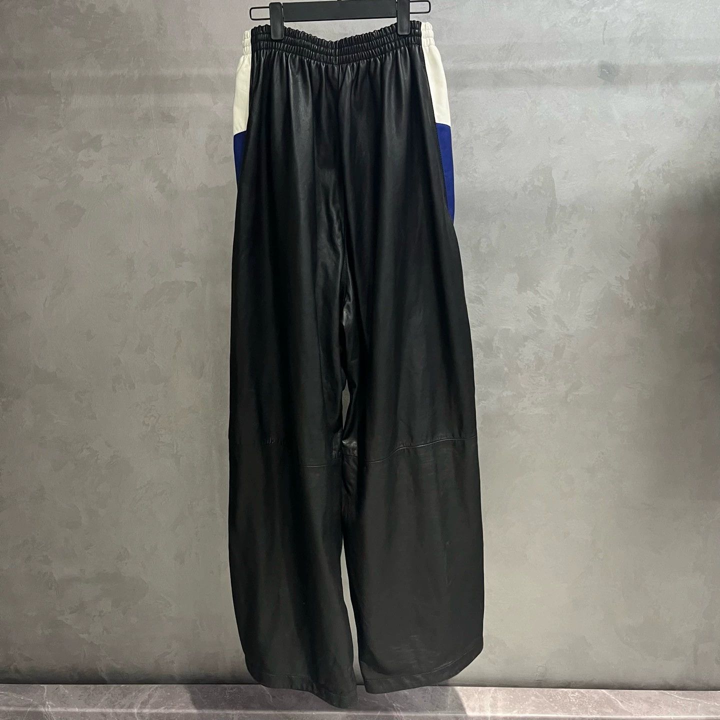 Balenciaga Balenciaga Black Logo Print Casual Pants - dmc Size US 38 / EU 54 - 2 Thumbnail