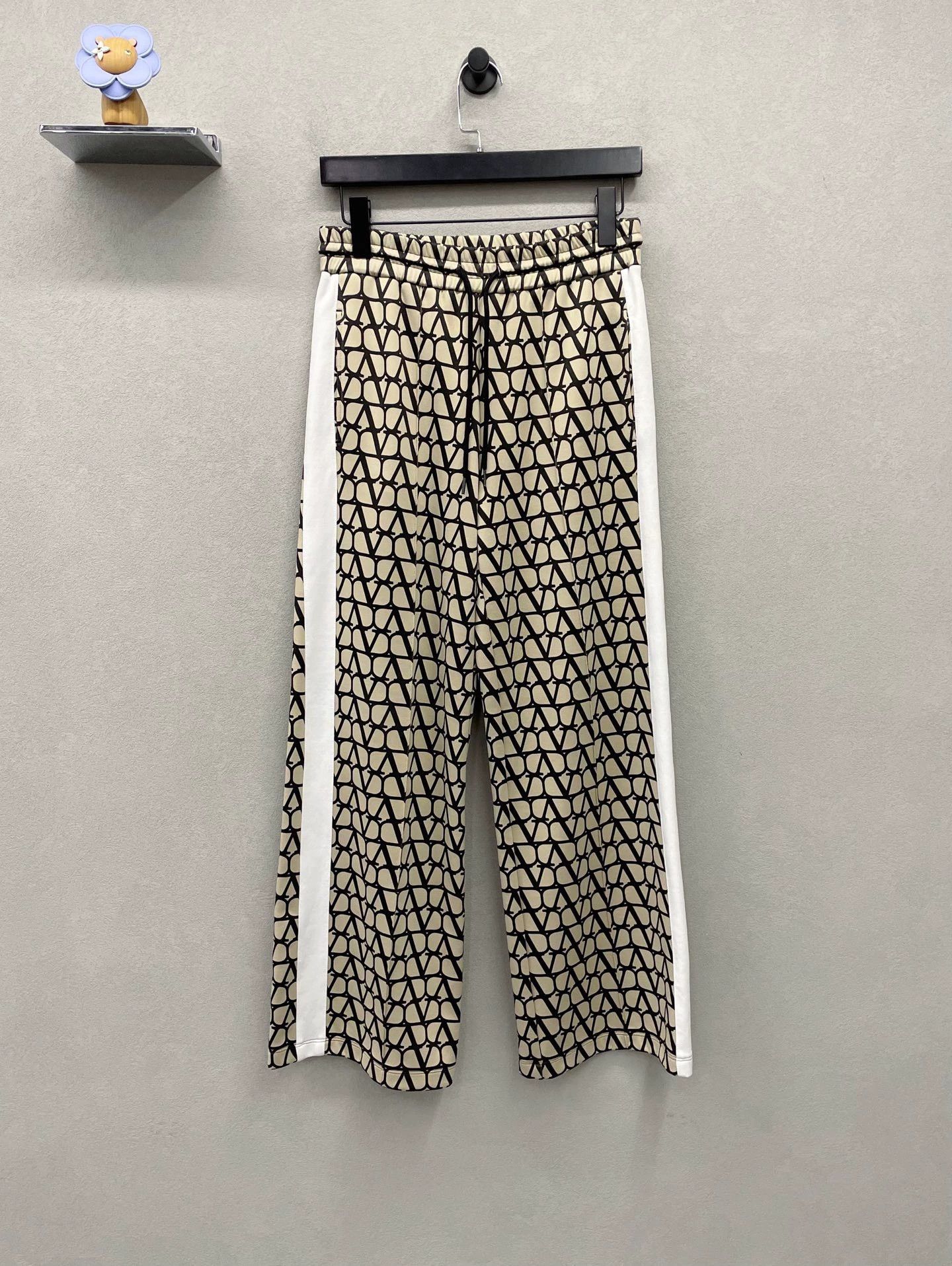 Valentino Valentino FW23 Letter Print Set - dmc Size US 28 / EU 44 - 4 Thumbnail