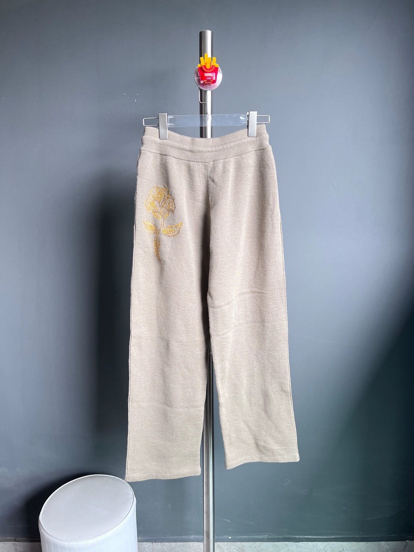 Burberry Burberry Beige Floral Embroidered Sweatpants - dmc Size US 28 / EU 44 - 2 Thumbnail