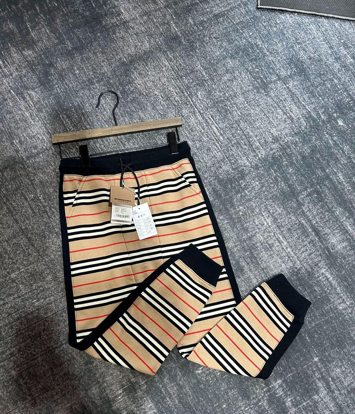 Burberry Burberry Kids Iconic Stripe Sweatpants - dmc Size US 32 / EU 48 - 2 Thumbnail