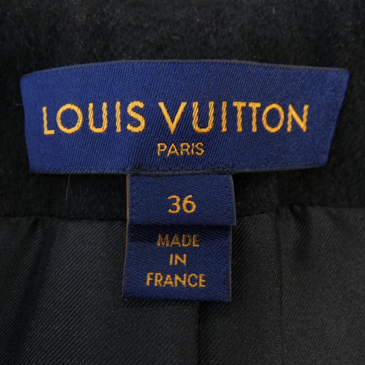 Louis Vuitton Louis Vuitton Louis Vuitton FHVE85R0R Cashmere Jacket Others Outerwear FHVE85R0R DUTY FREE for USA Size ONE SIZE - 4 Thumbnail