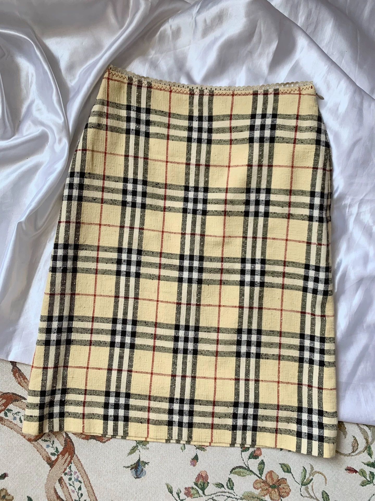 Burberry Burberry Check Ruffle Trim Skirt - dmc Size US 26 / EU 42 - 2 Thumbnail