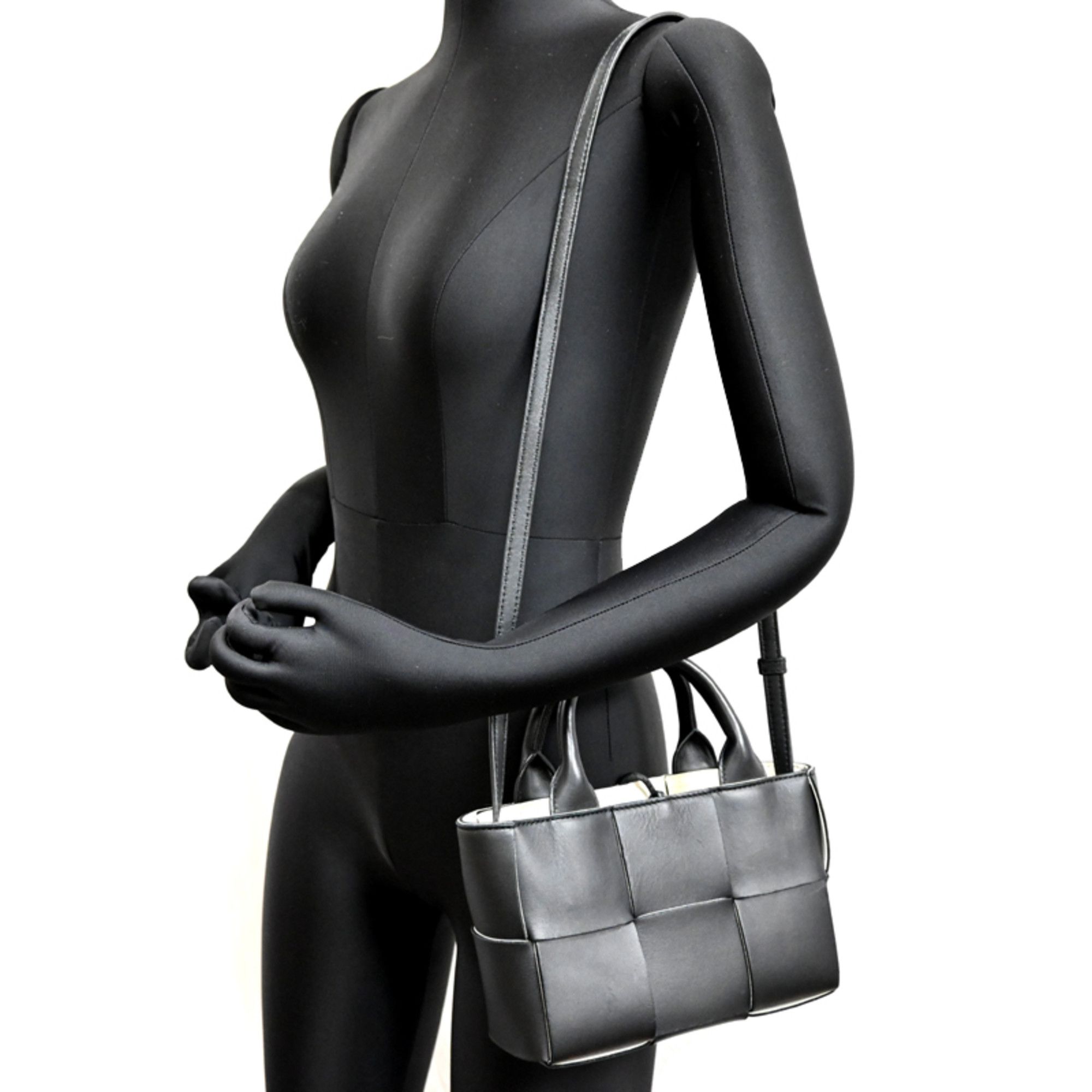 Bottega Veneta Bottega Veneta Candy Arco Women's Tote Bag 729029 in Lamb Leather, Noir/White Size ONE SIZE - 9 Thumbnail