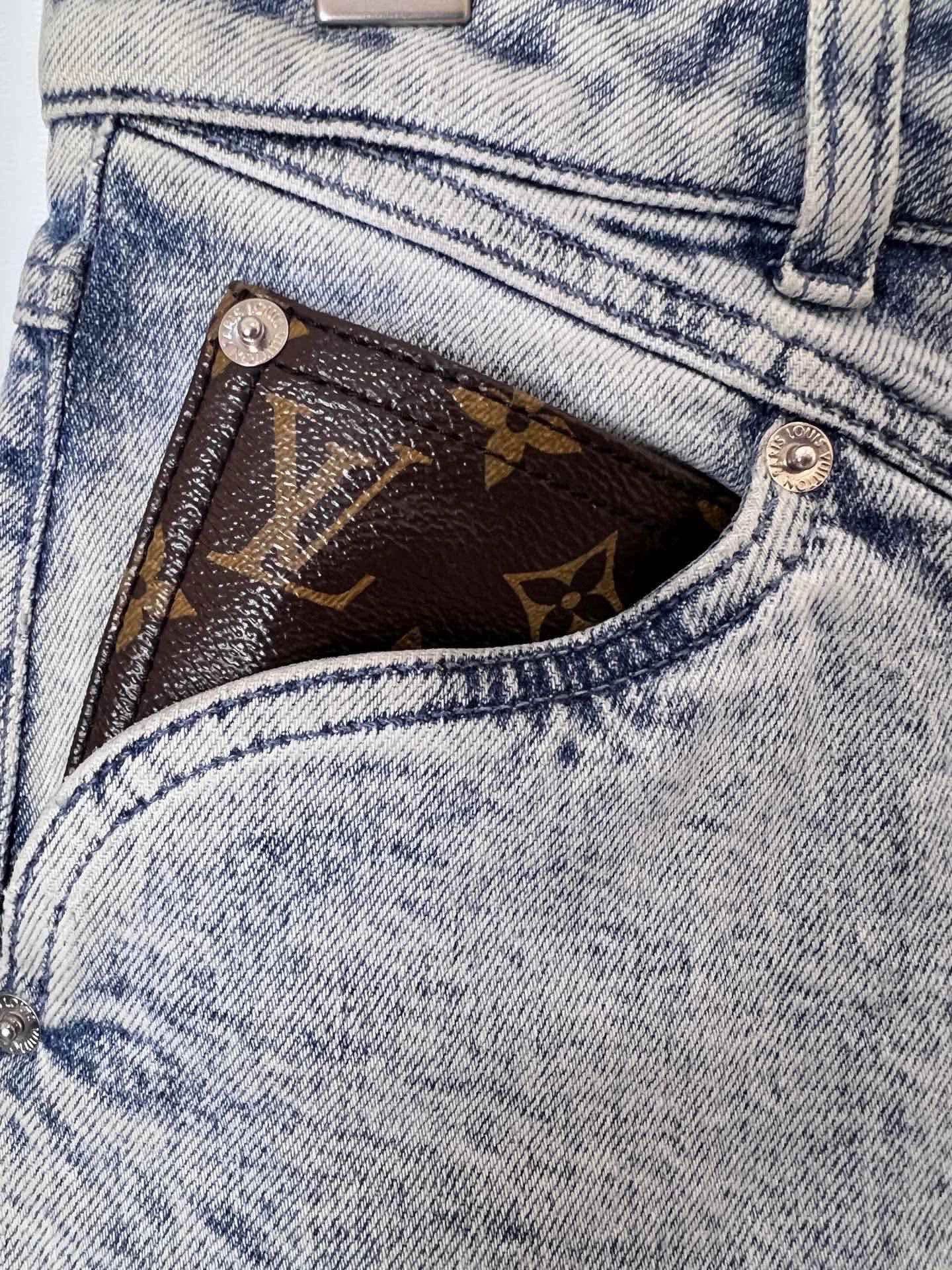 Louis Vuitton Louis Vuitton Monogram Light Wash Jeans - dmc Size US 34 / EU 50 - 6 Thumbnail