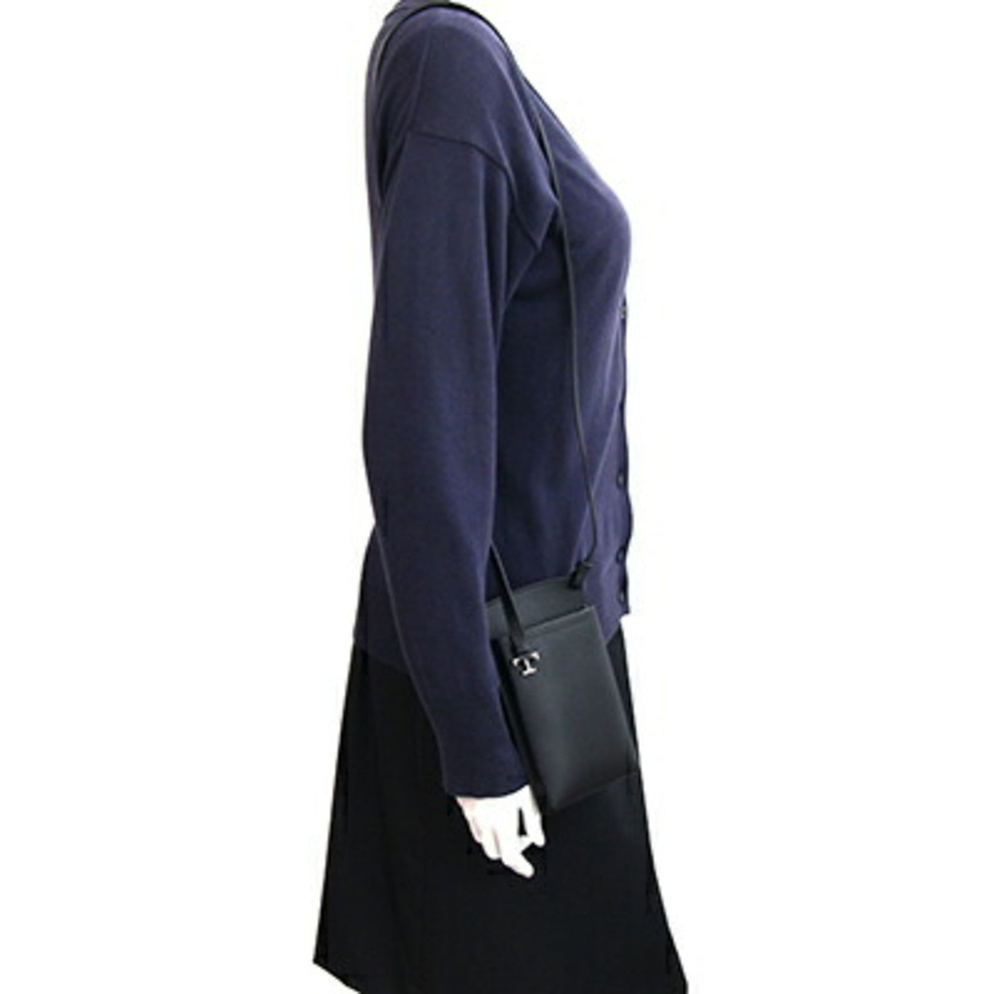 Tod's Tod's T-Timeless Medium Smartphone Shoulder Bag (XAMTBA34300UPPB999) in Black Leather. Includes a smartphone shoulder bag, crossbody and case. Size ONE SIZE - 8 Thumbnail
