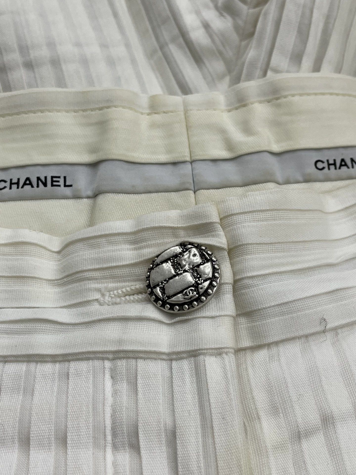 Chanel Chanel 15S White Vertical Stripe Shorts - dmc Size US 31 - 3 Thumbnail