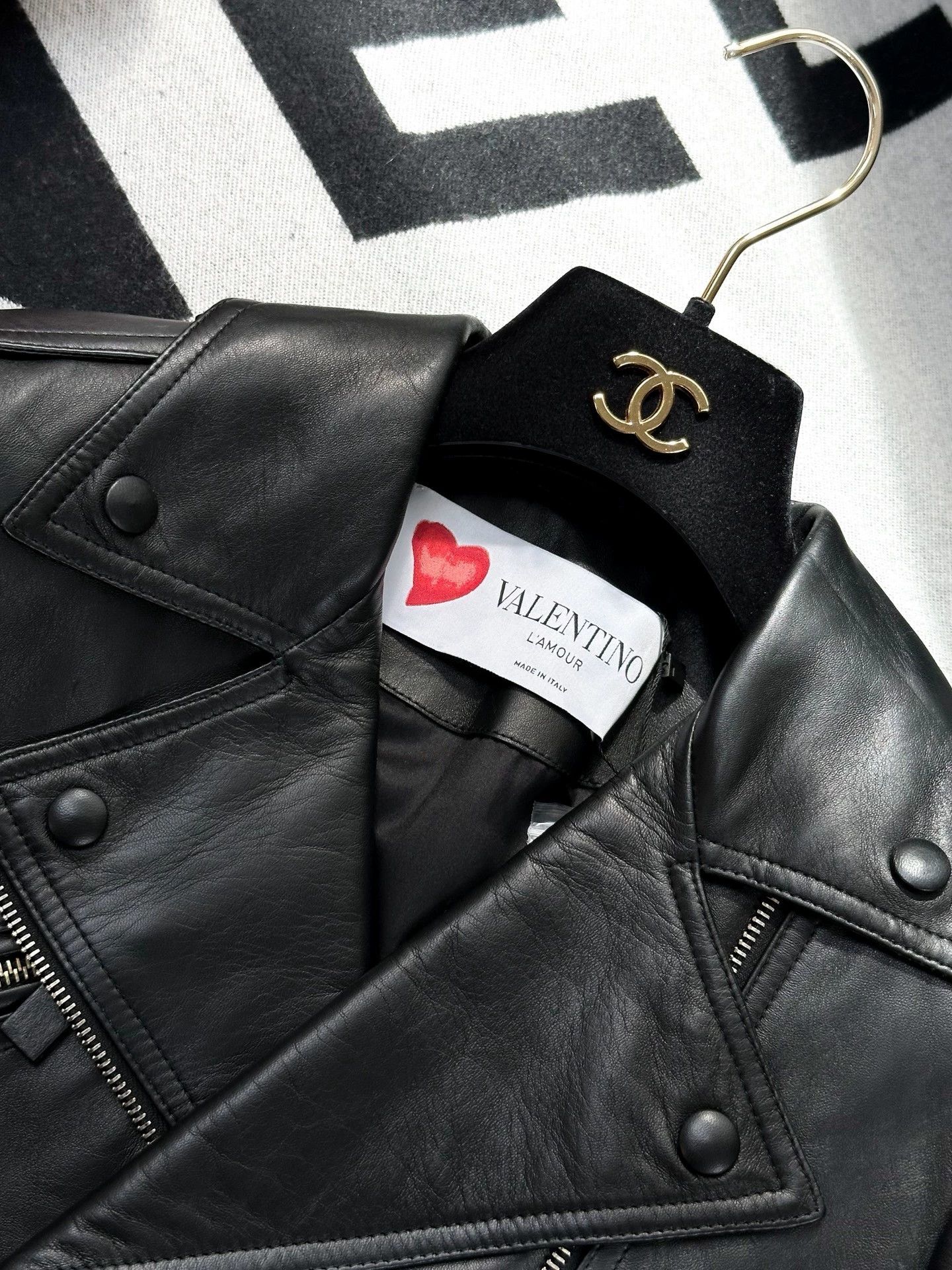 Valentino Valentino Black Leather Short Jacket - dmc Size US S / EU 44-46 / 1 - 5 Thumbnail