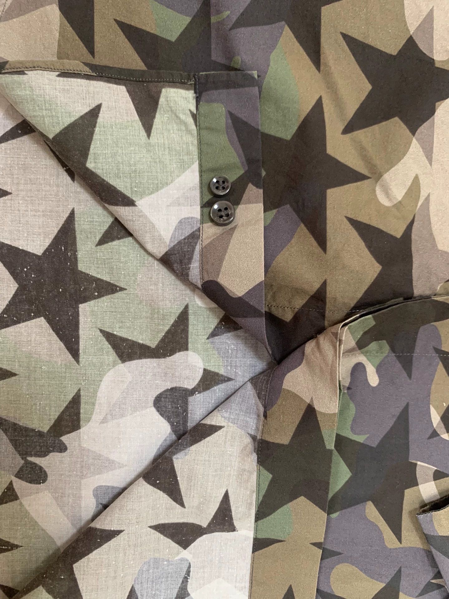 Valentino Valentino Star Camo Button Up Shirt - dmc Size US L / EU 52-54 / 3 - 6 Thumbnail