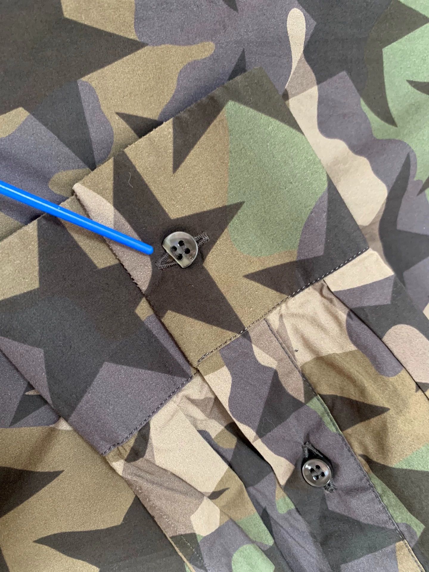 Valentino Valentino Star Camo Button Up Shirt - dmc Size US L / EU 52-54 / 3 - 5 Thumbnail