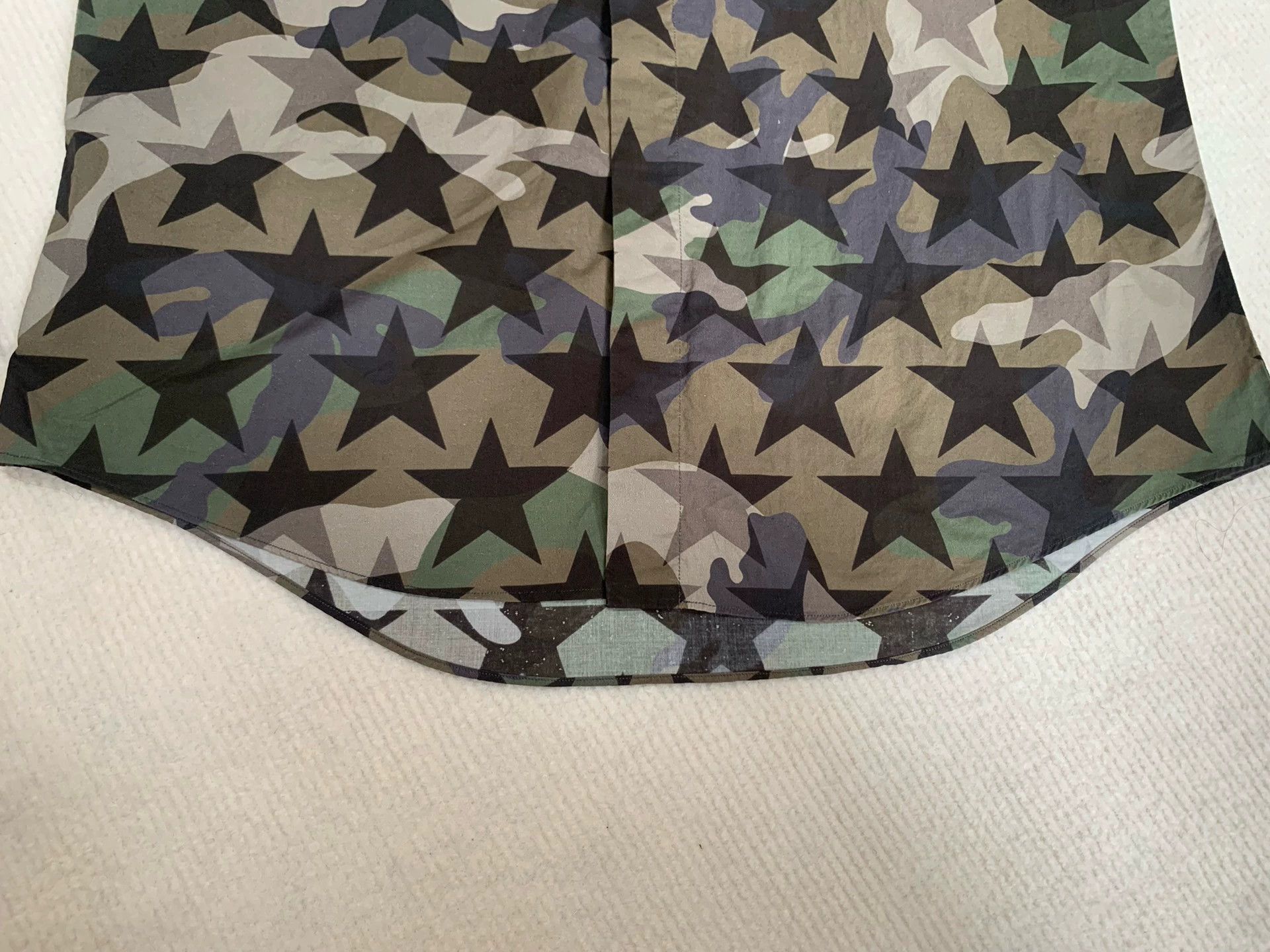 Valentino Valentino Star Camo Button Up Shirt - dmc Size US L / EU 52-54 / 3 - 4 Thumbnail