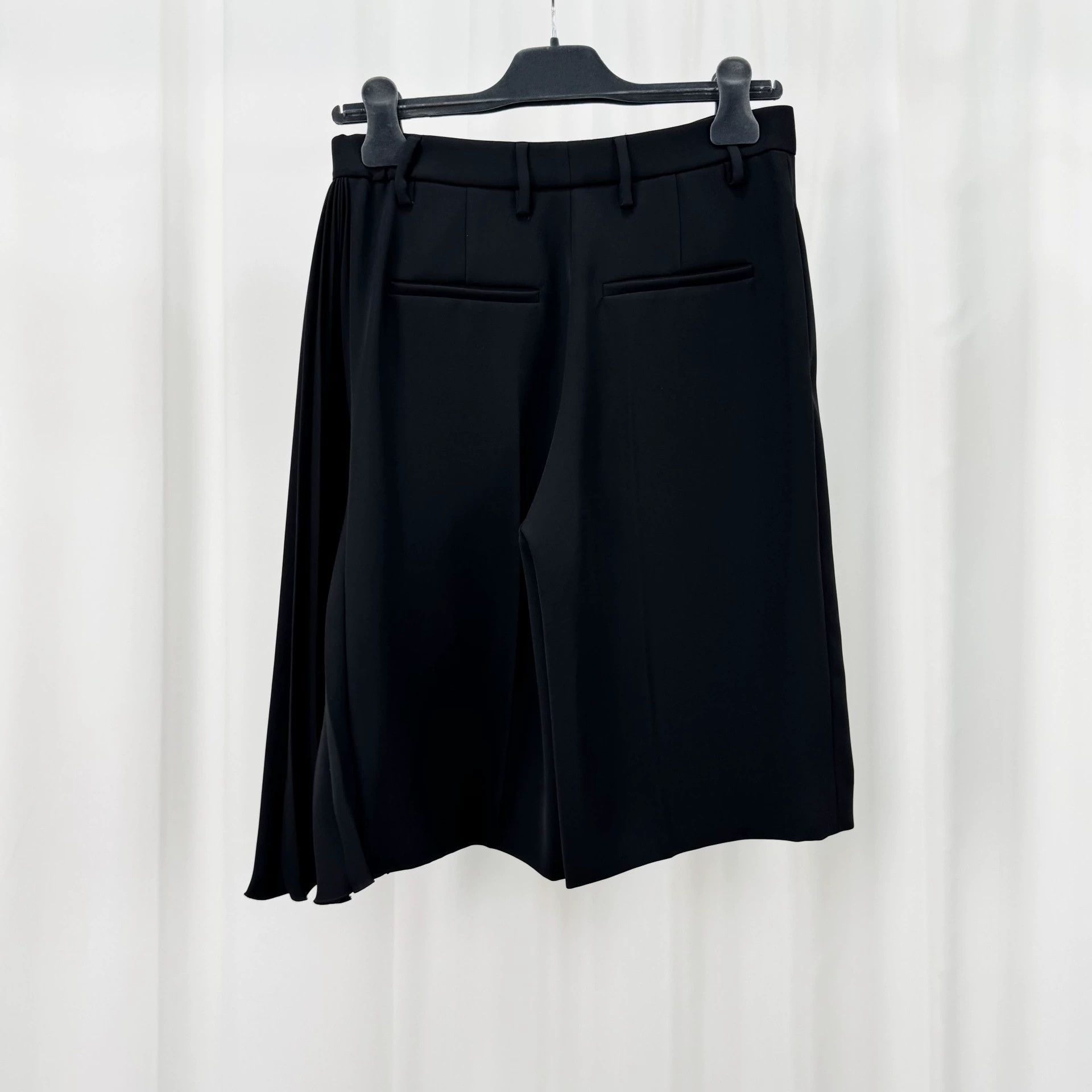 Prada Prada Pleated Tailored Shorts - dmc Size US 38 / EU 54 - 2 Thumbnail