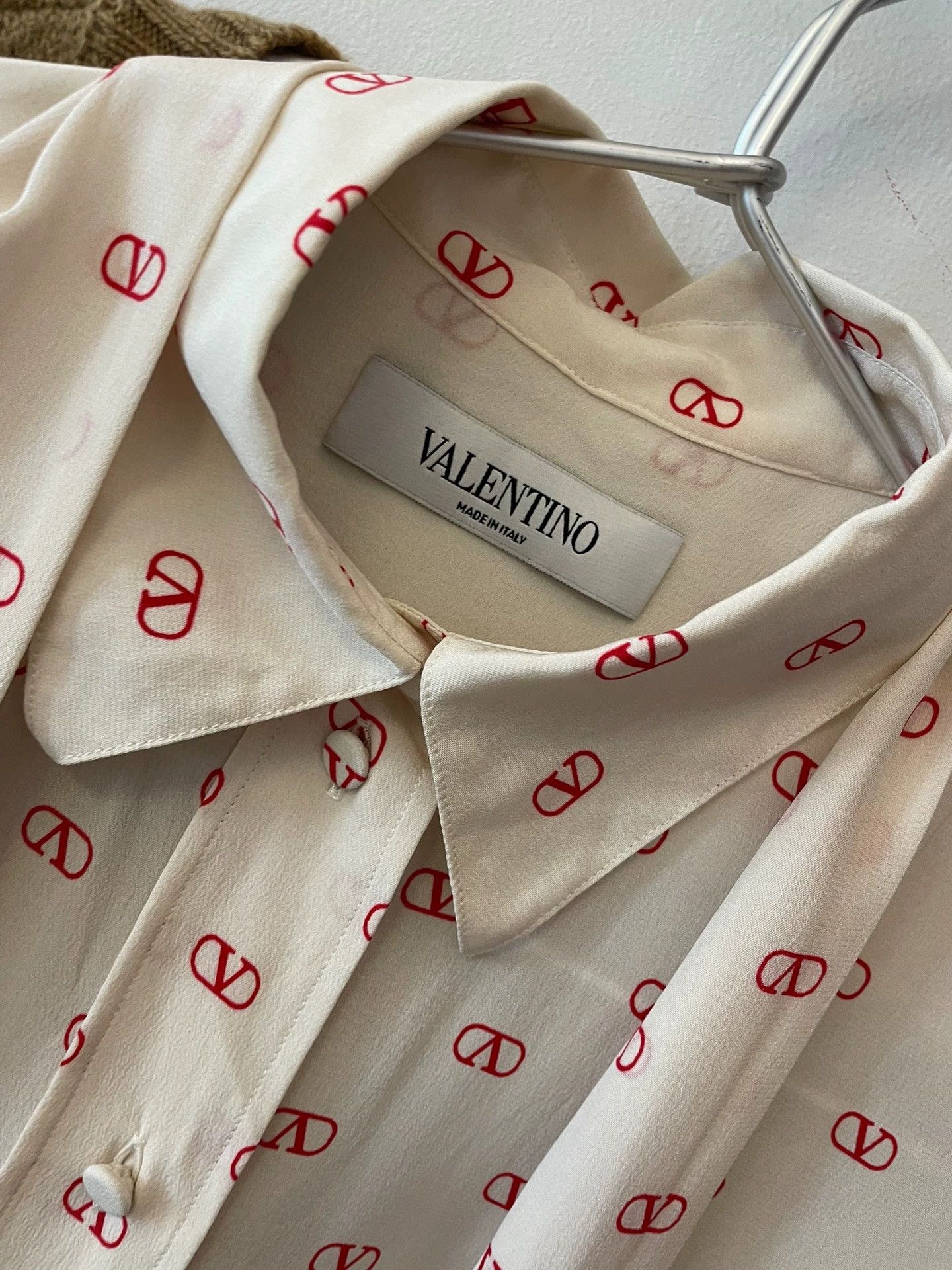 Valentino Valentino V Logo Silk Shirt - dmc Size US S / EU 44-46 / 1 - 5 Thumbnail