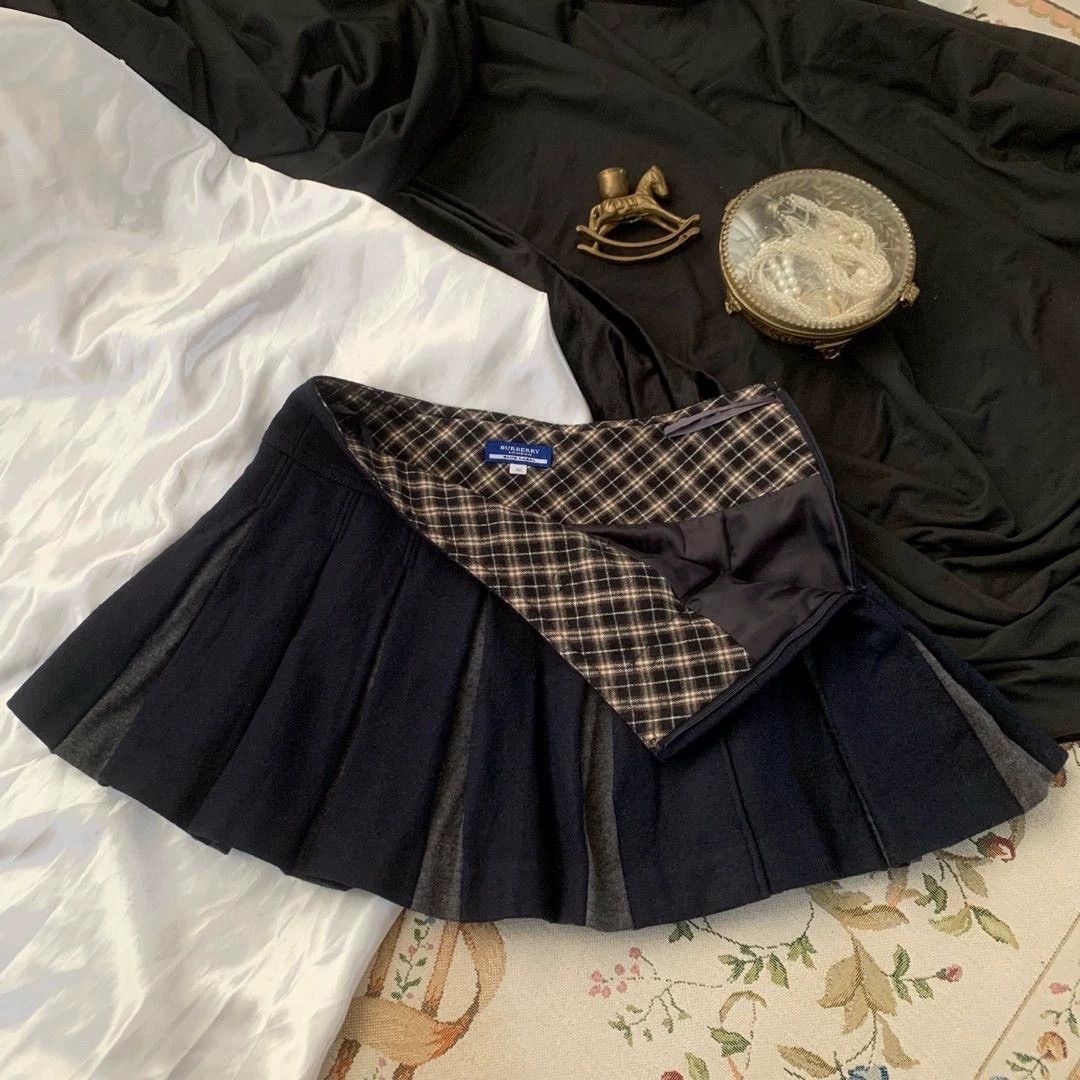 Burberry Burberry Pleated Mini Skirt with Logo - dmc Size US 28 / EU 44 - 6 Thumbnail