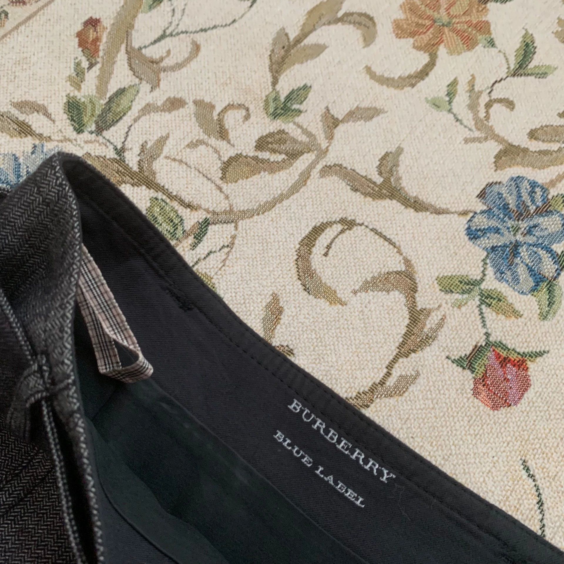 Burberry Burberry Vintage War Horse Logo Belt Skirt - dmc Size US 26 / EU 42 - 4 Thumbnail