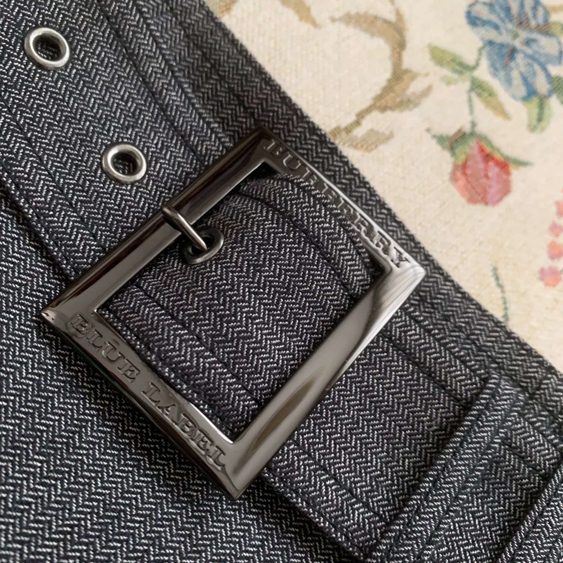 Burberry Burberry Vintage War Horse Logo Belt Skirt - dmc Size US 26 / EU 42 - 2 Thumbnail