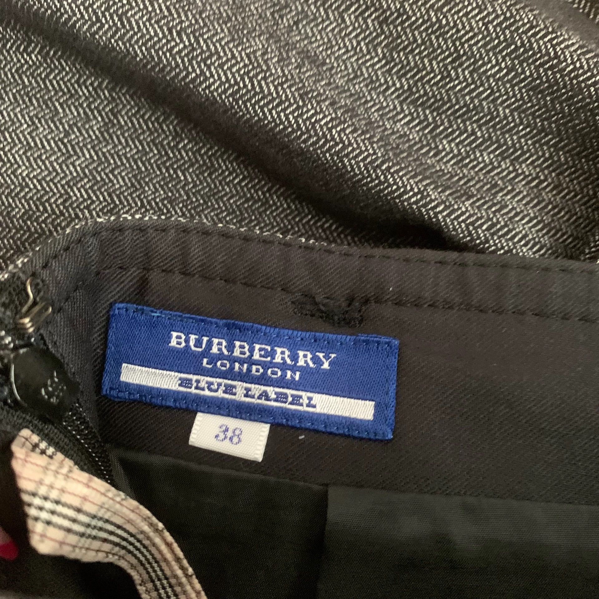 Burberry Burberry Vintage War Horse Logo Belt Skirt - dmc Size US 26 / EU 42 - 5 Thumbnail