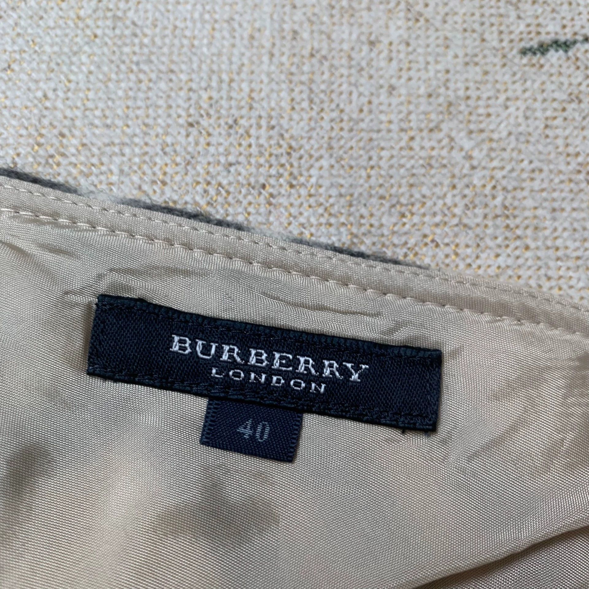 Burberry Burberry Vintage Check Wool Skirt - dmc Size US 30 / EU 46 - 3 Thumbnail