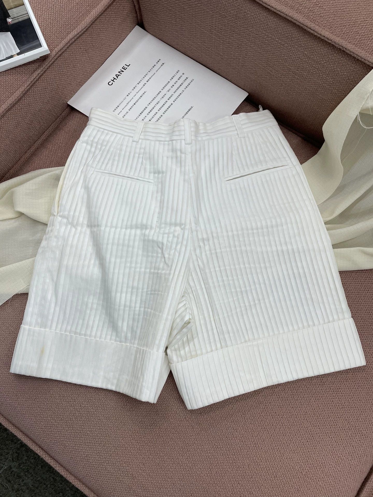 Chanel Chanel 15S White Vertical Stripe Shorts - dmc Size US 31 - 2 Thumbnail