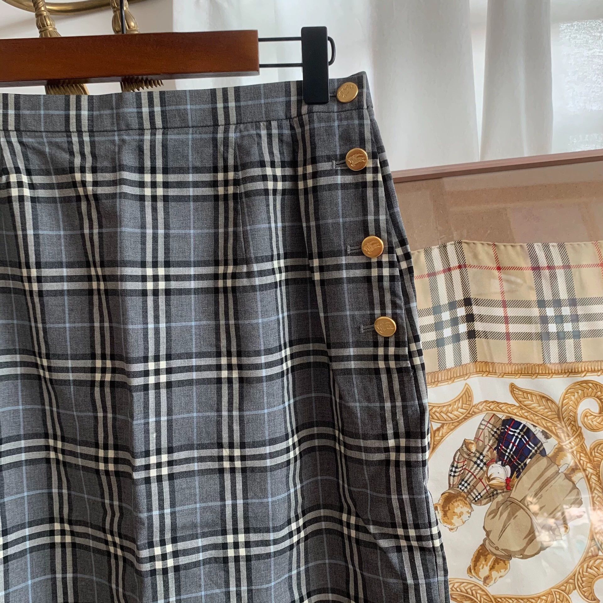 Burberry Burberry Gray Plaid Wool Skirt - dmc Size US 26 / EU 42 - 2 Thumbnail