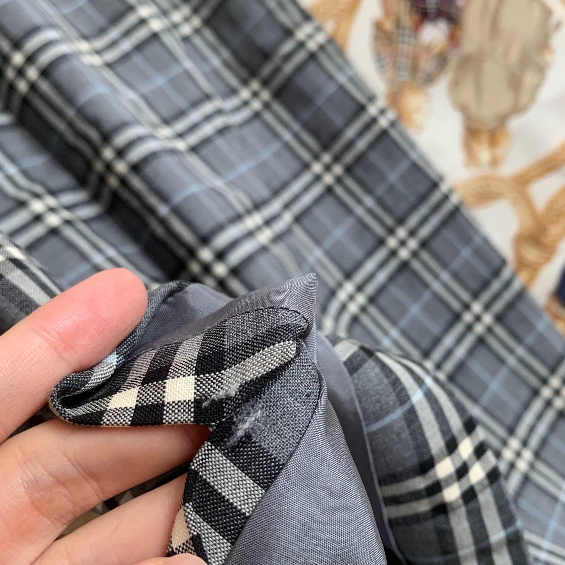 Burberry Burberry Gray Plaid Wool Skirt - dmc Size US 26 / EU 42 - 6 Thumbnail