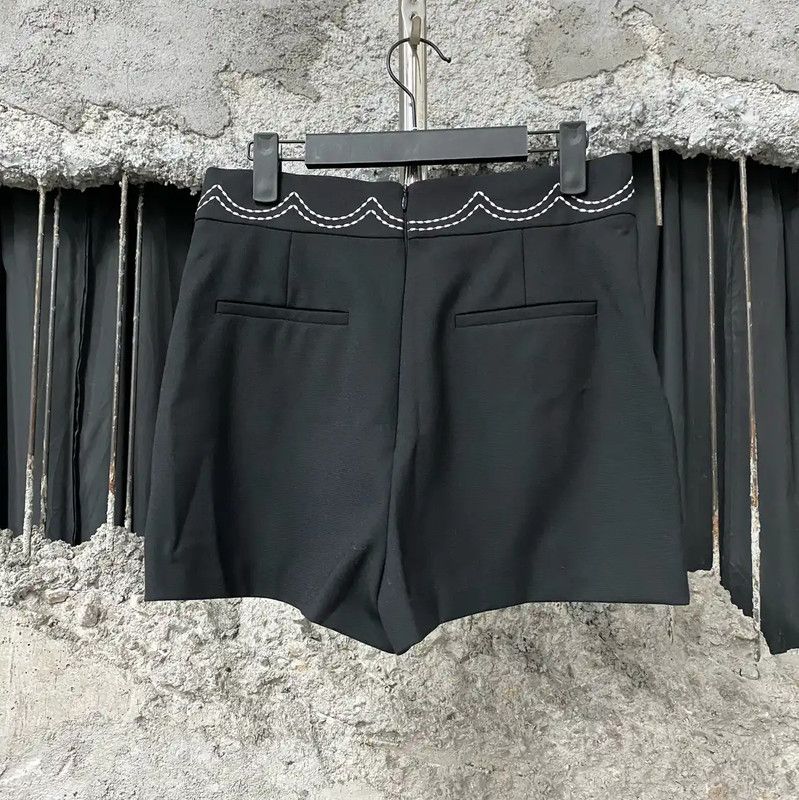 Valentino Valentino Black Women's Shorts with Decorative Waist 0089 Size 28" / US 6 / IT 42 - 2 Thumbnail