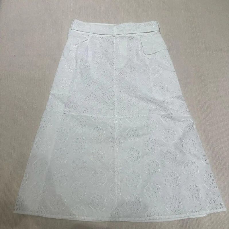 Valentino Valentino White Embroidered Cotton Skirt 0089 Size 28" / US 6 / IT 42 - 2 Thumbnail
