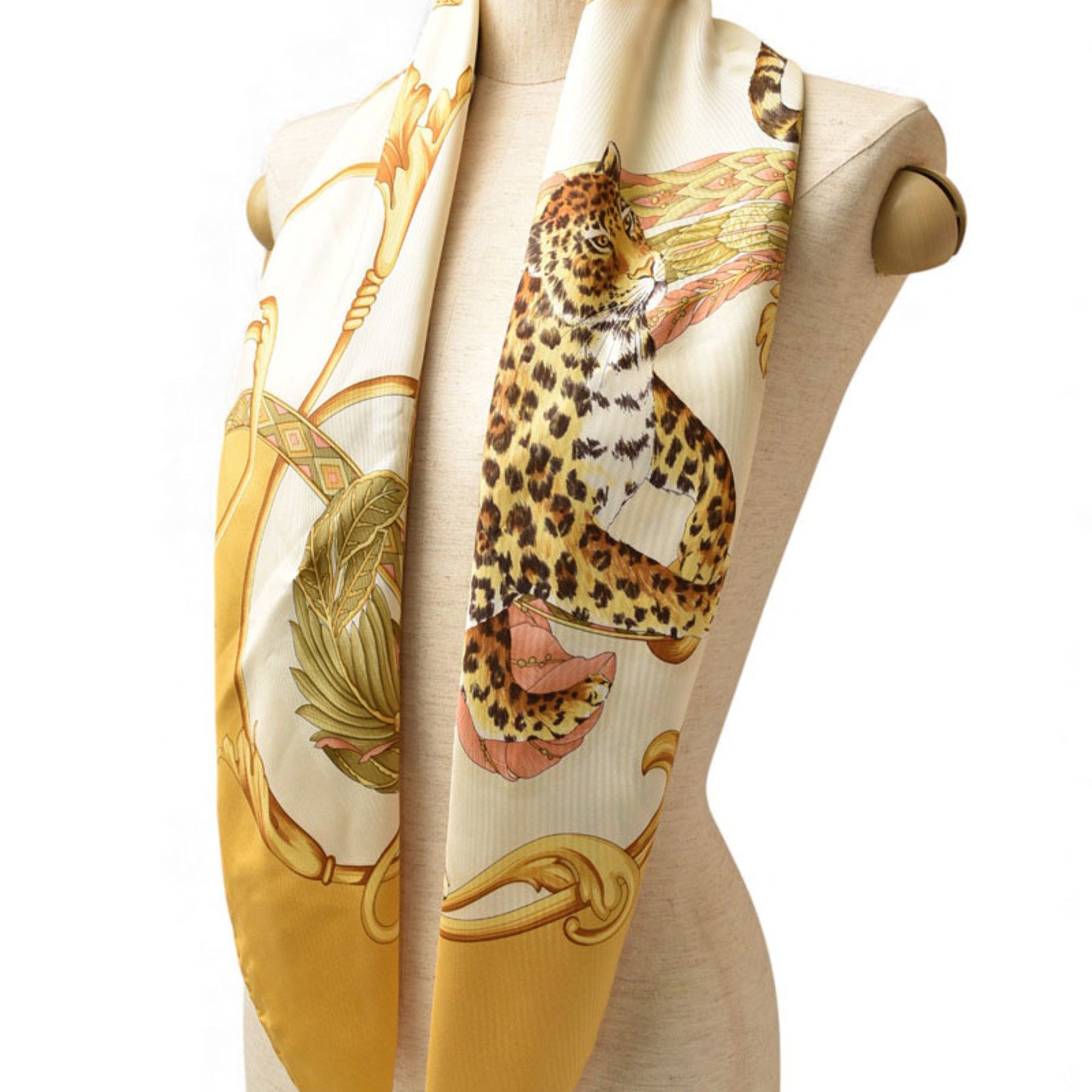 Salvatore Ferragamo Salvatore Ferragamo scarf/muffler in yellow with animal motifs and leopard print. Size ONE SIZE - 6 Thumbnail