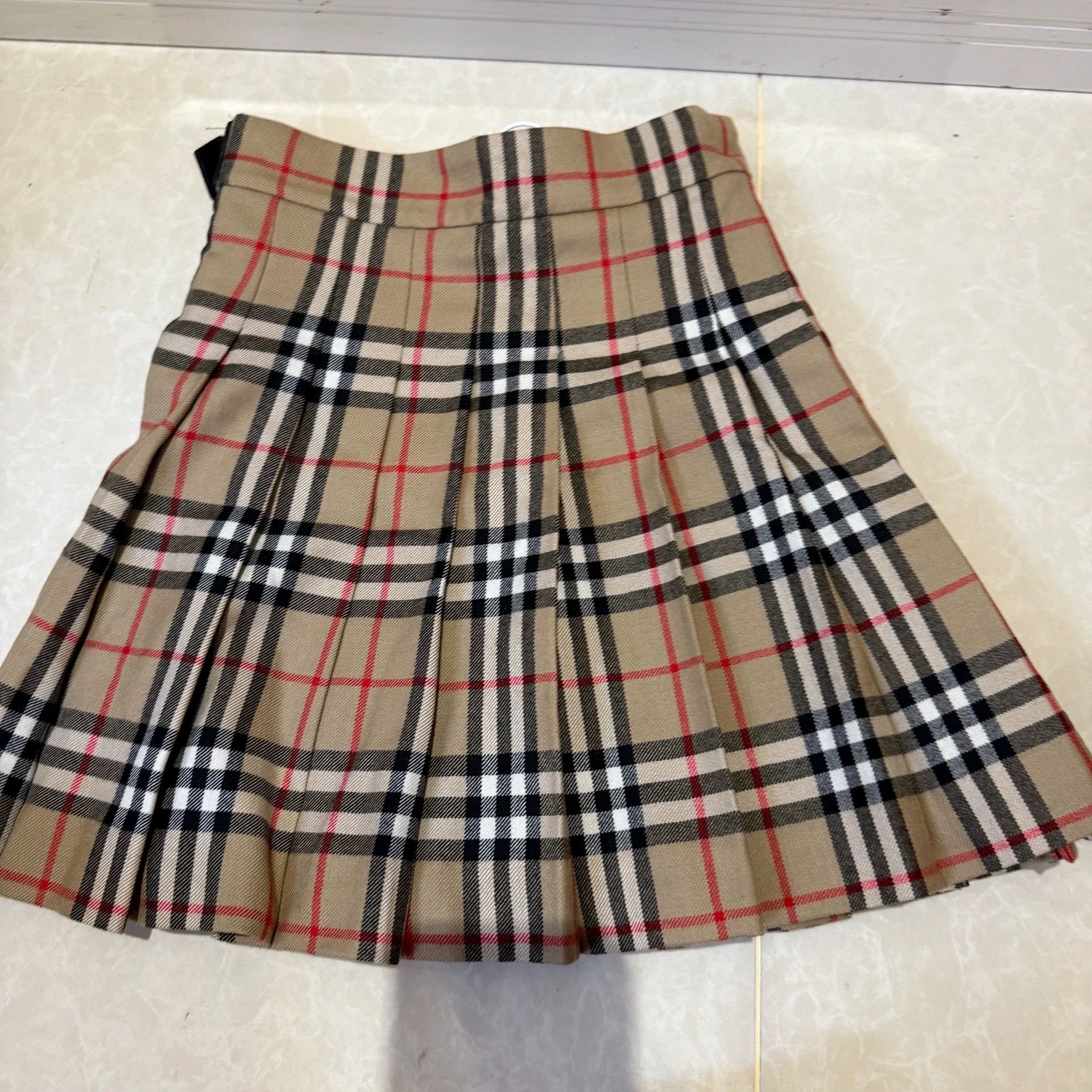 Burberry Burberry Girls Plaid Skirt 8Y - dmc Size US 28 / EU 44 - 3 Thumbnail