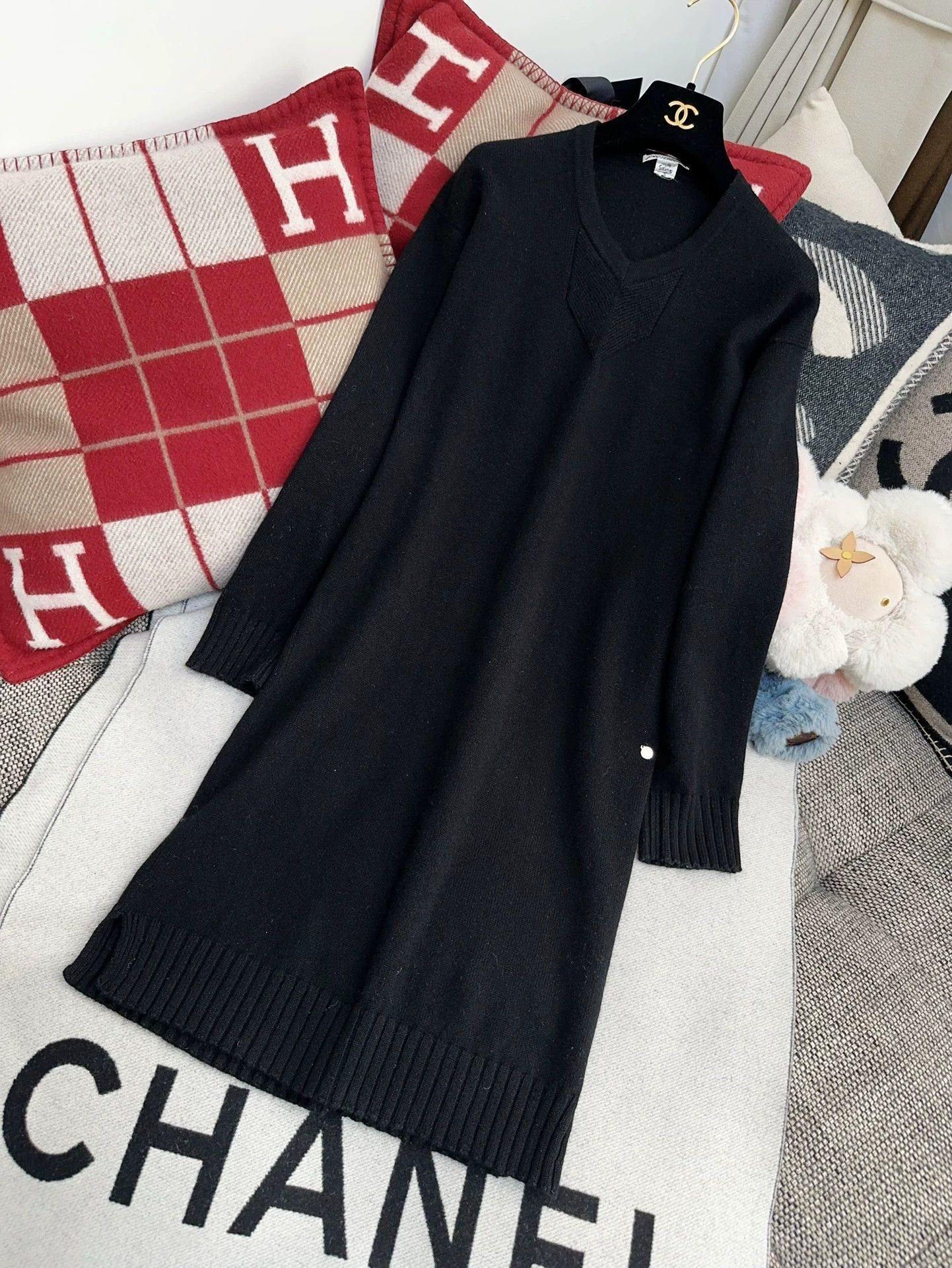 Hermes Hermes Black V-Neck Knit Dress - dmc Size US M / EU 48-50 / 2 - 3 Thumbnail