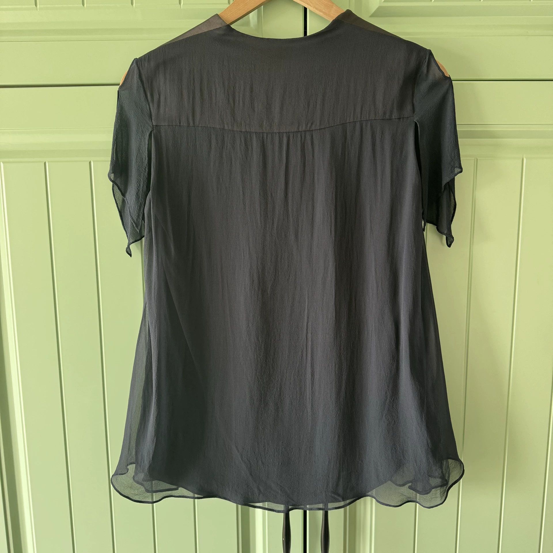 Brunello Cucinelli Brunello Cucinelli Silk V-Neck Blouse XS - dmc Size US XS / EU 42 / 0 - 2 Thumbnail