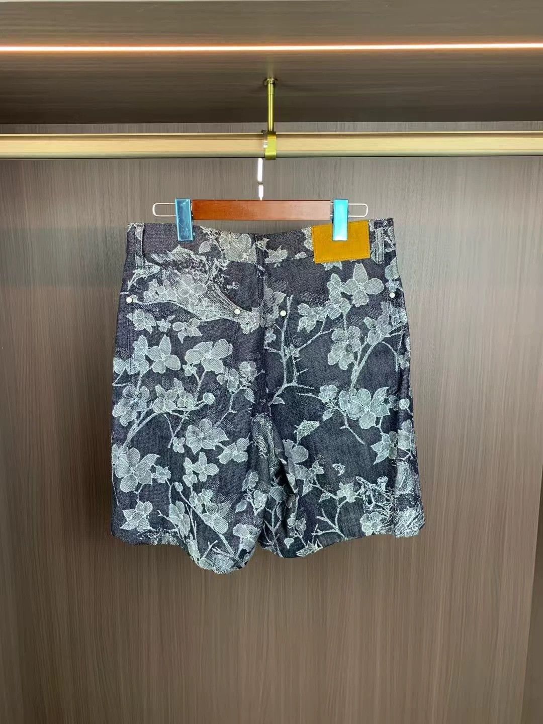 Louis Vuitton Louis Vuitton Botanical Print Shorts - dmc Size US 29 - 2 Thumbnail