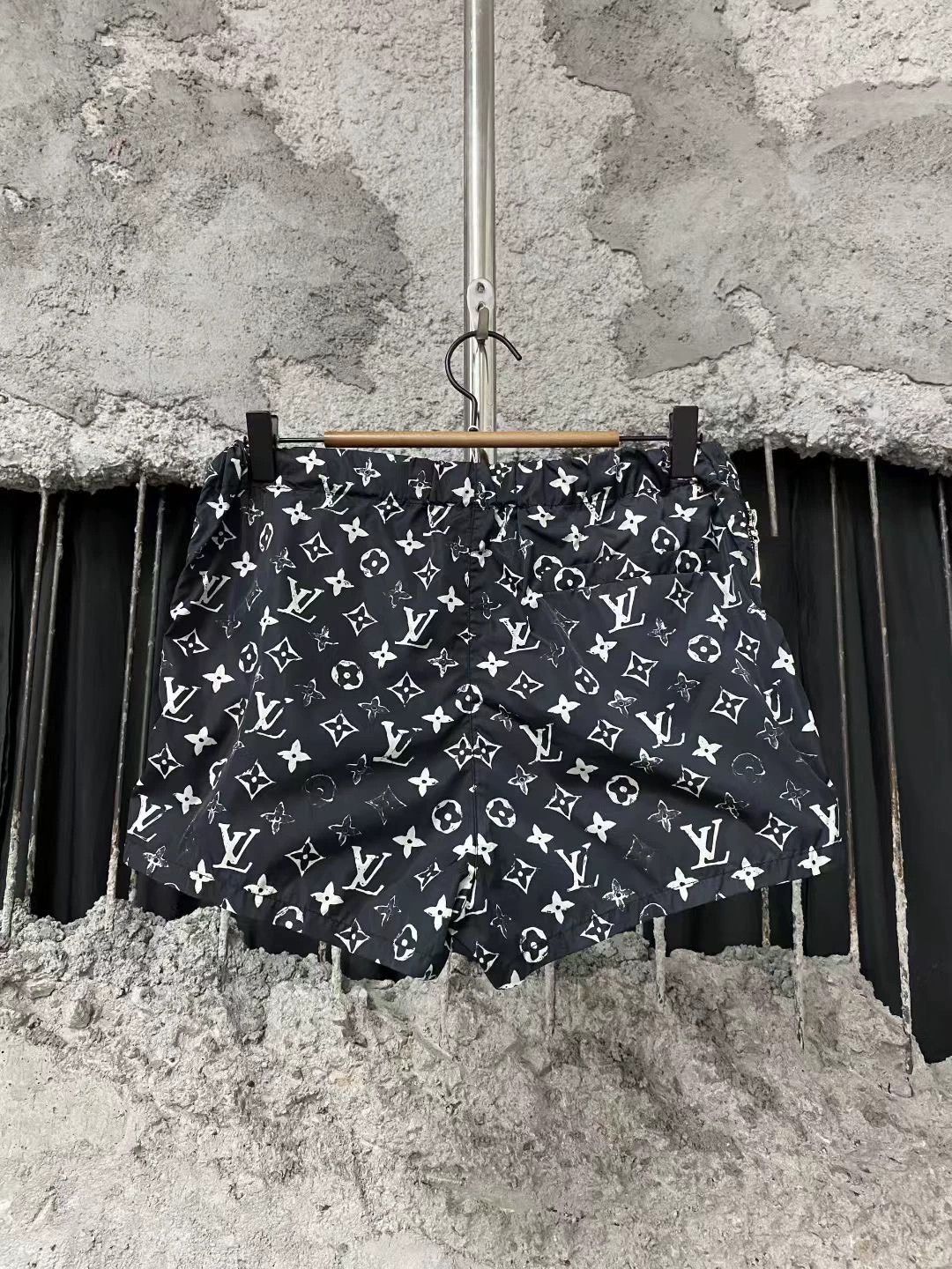 Louis Vuitton Louis Vuitton Monogram Print Shorts - dmc Size US 38 / EU 54 - 2 Thumbnail