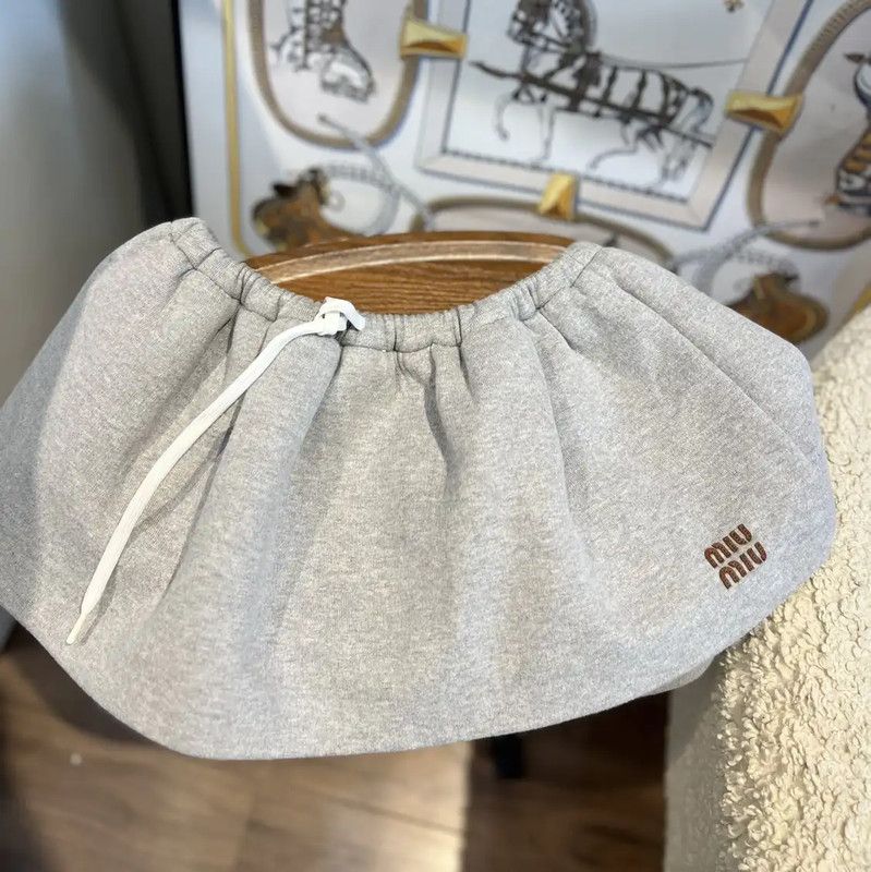Miu Miu Miu Miu Women's Gray Casual Shorts 0089 Size 28" / US 6 / IT 42 - 2 Thumbnail