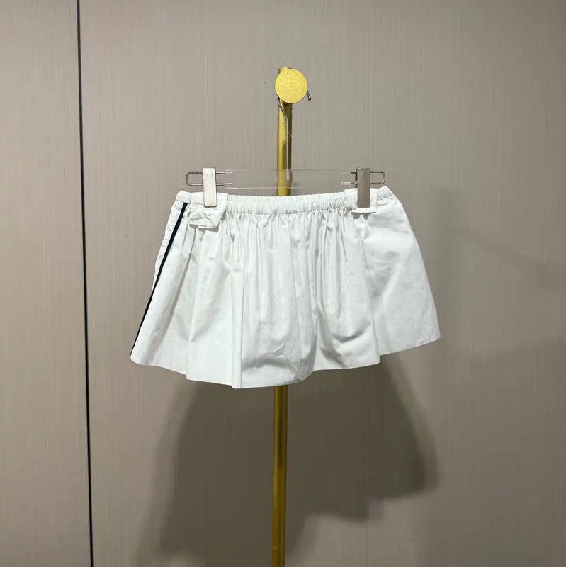 Miu Miu Miu Miu Women's White Nylon Shorts 0089 Size 28" / US 6 / IT 42 - 2 Thumbnail