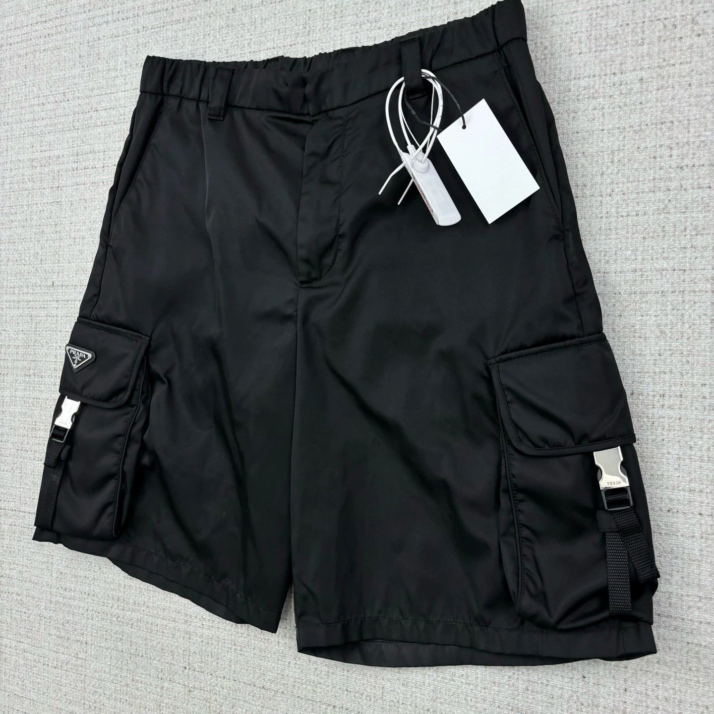 Prada PRADA Re-Nylon Logo Casual Shorts - dmc Size US 38 / EU 54 - 2 Thumbnail