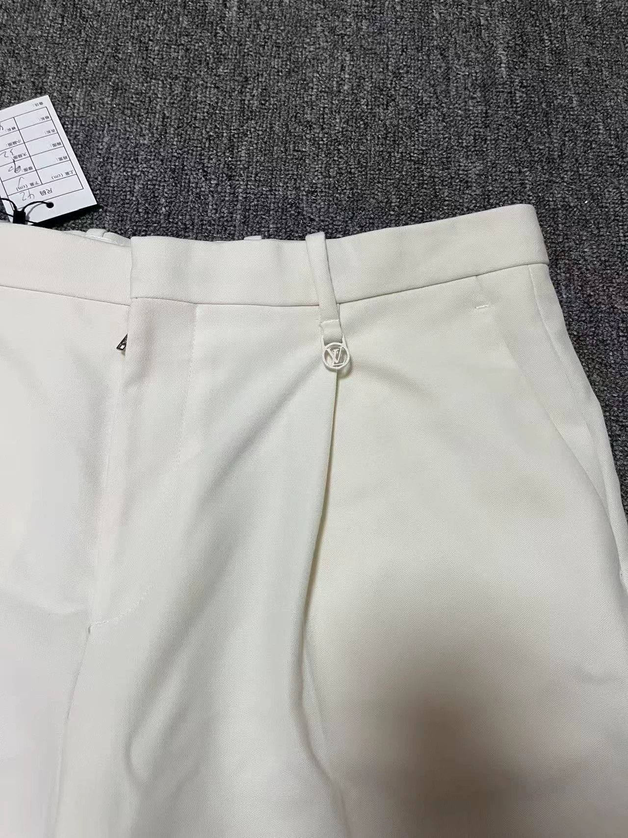 Louis Vuitton Louis Vuitton White Logo Wool Shorts Size US 31 - 3 Thumbnail