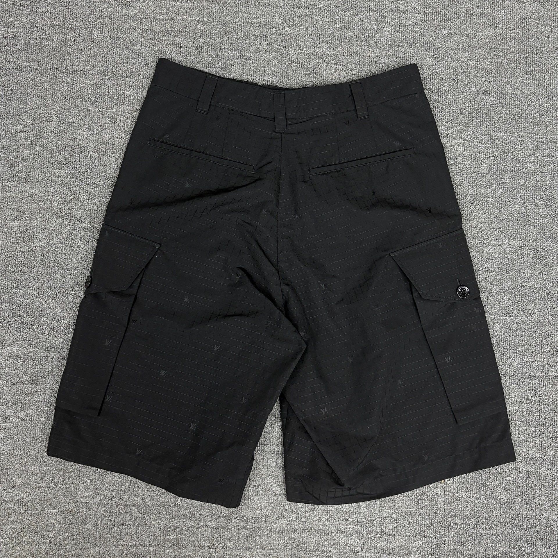 Louis Vuitton Louis Vuitton Allover Logo Shorts 48 Size US 31 - 2 Thumbnail