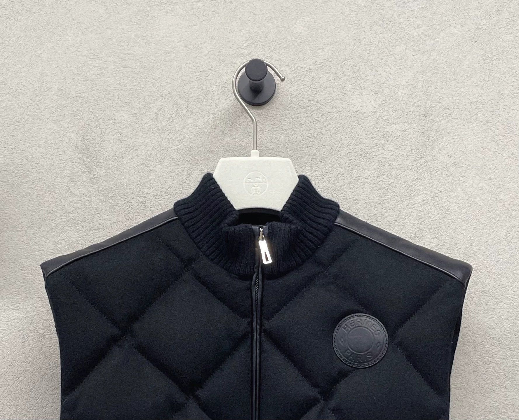 Hermes Hermes Black Sleeveless Down Vest Size US XS / EU 42 / 0 - 5 Thumbnail