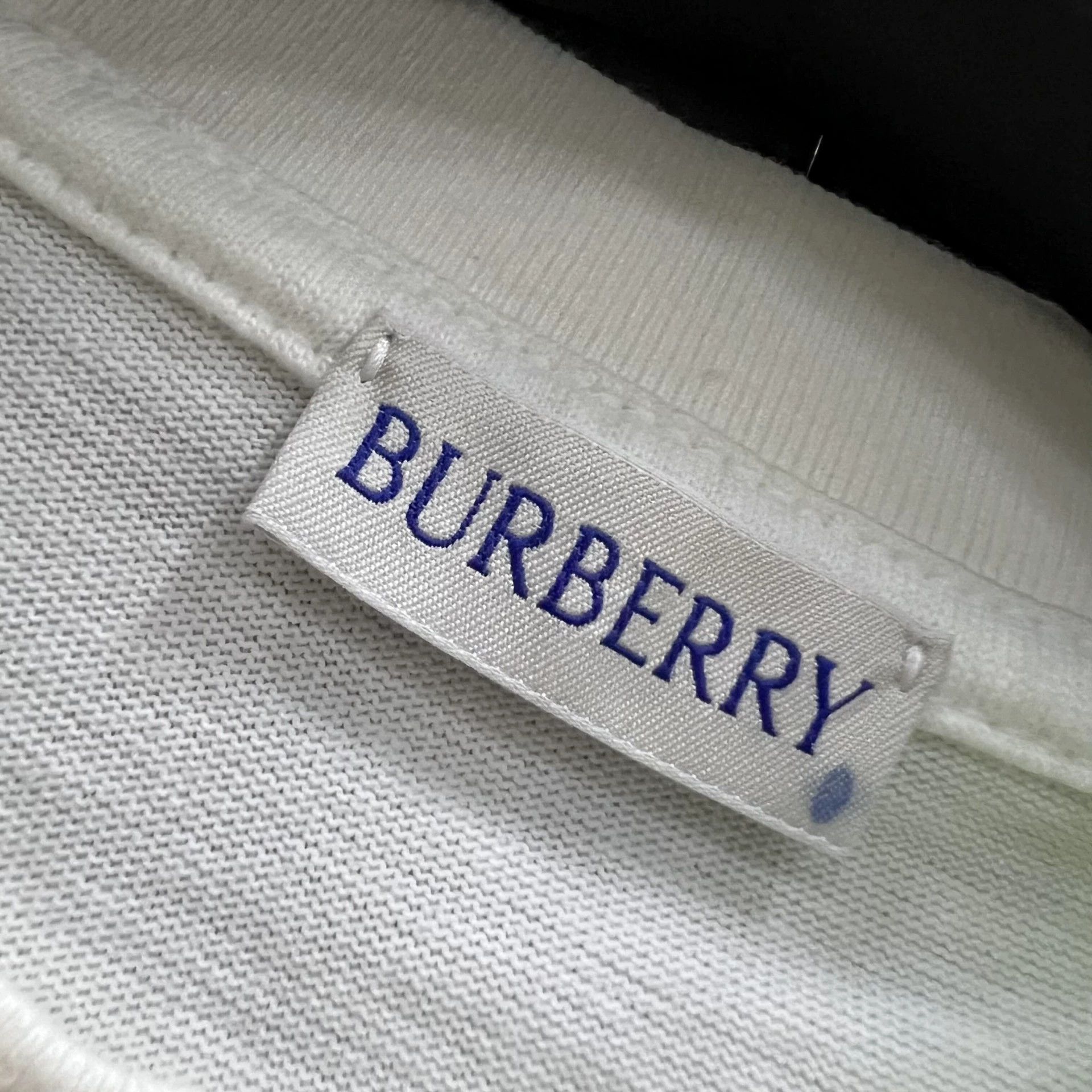 Burberry Burberry Swan Print Short Sleeve T-shirt Size US M / EU 48-50 / 2 - 4 Thumbnail