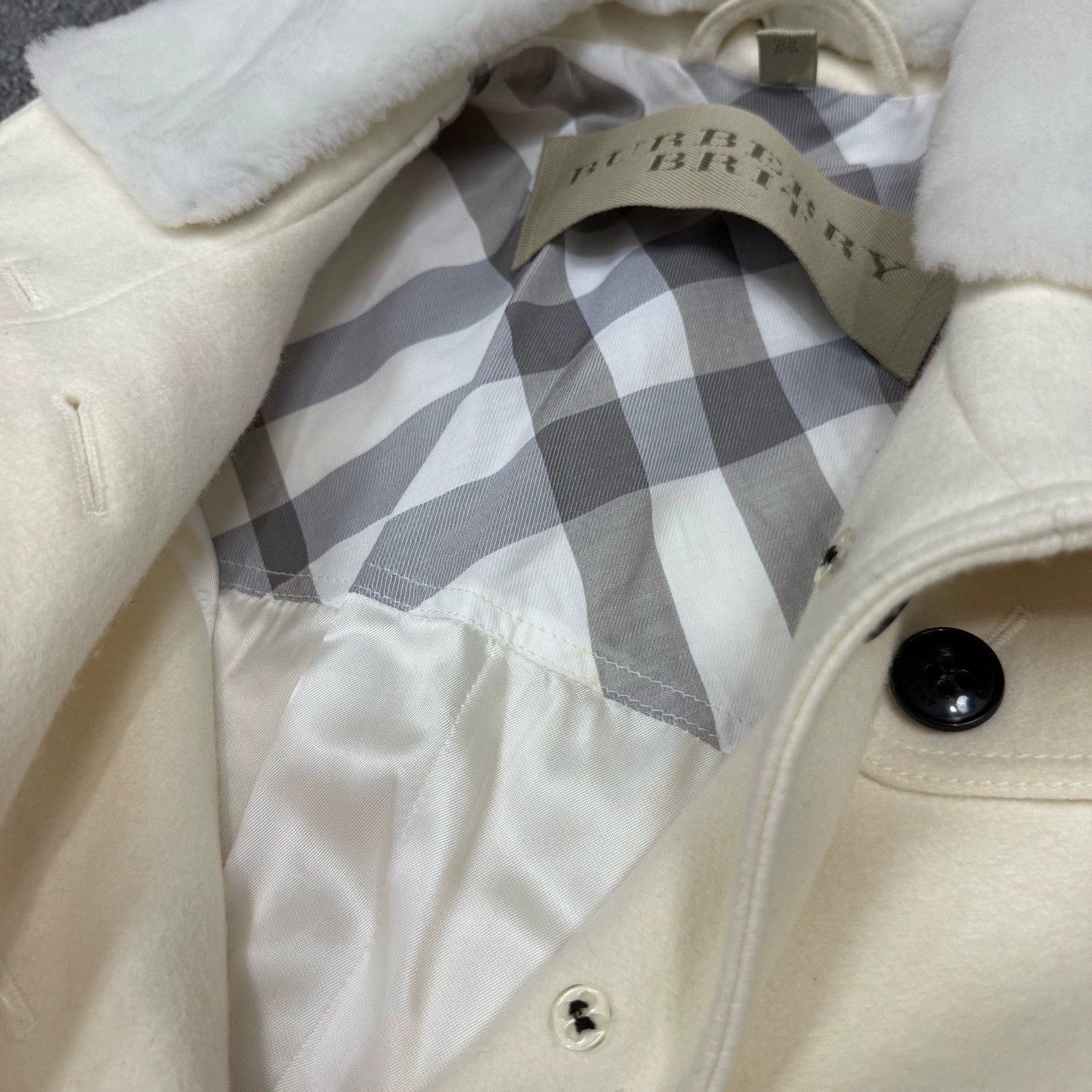 Burberry Burberry White Wool Coat UK4 Size US XS / EU 42 / 0 - 3 Thumbnail