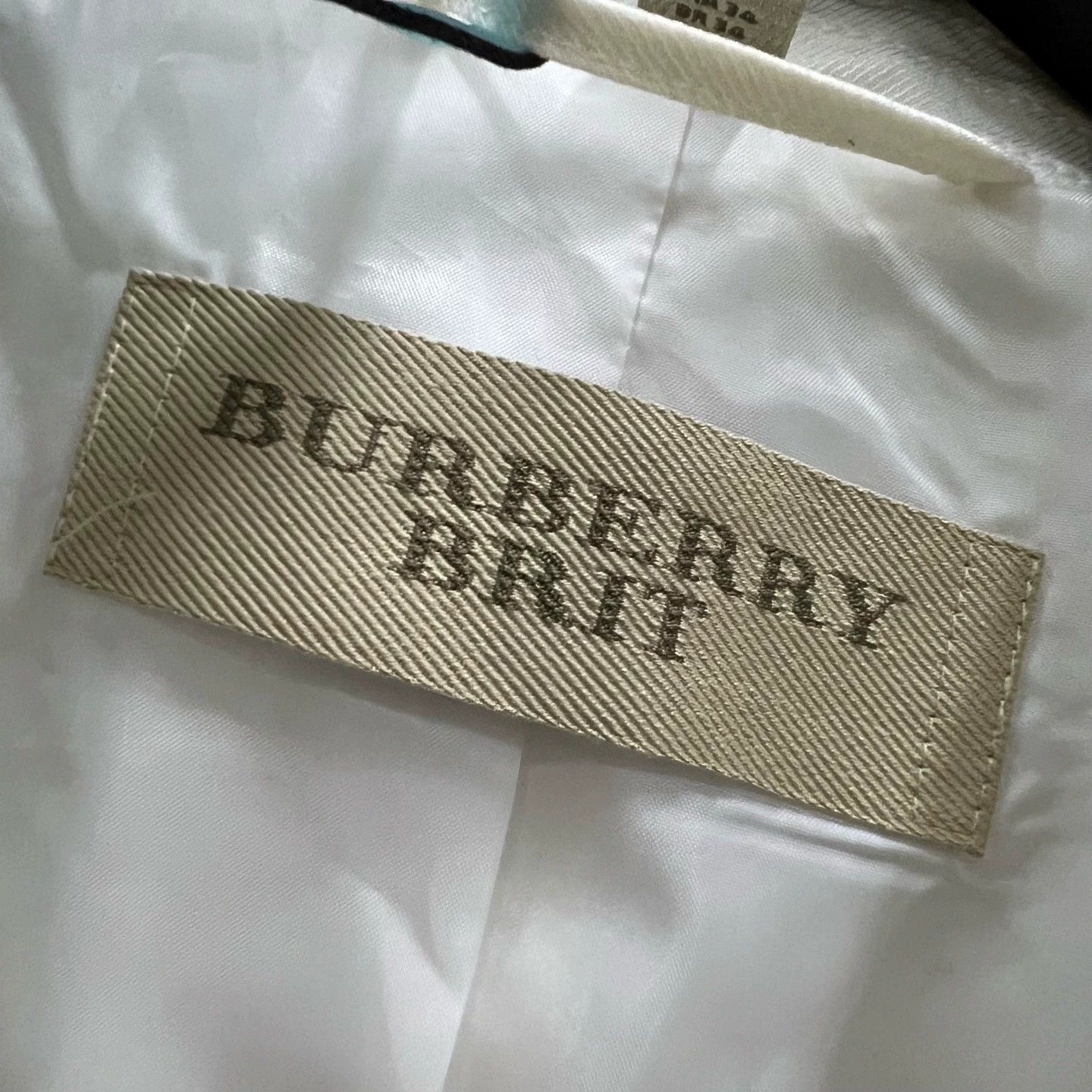 Burberry Burberry White Outerwear Jacket Size US S / EU 44-46 / 1 - 4 Thumbnail