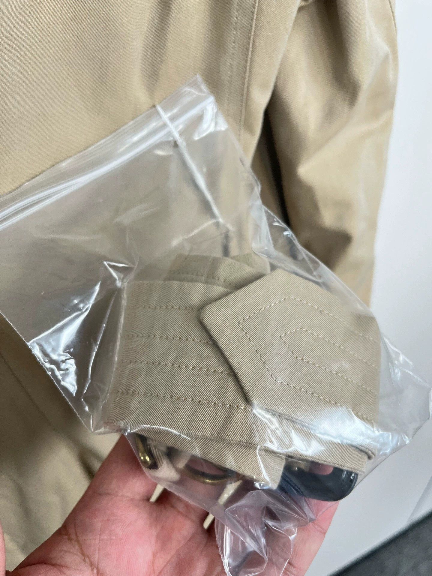 Burberry Burberry Beige Double-Breasted Trench Coat Size US XS / EU 42 / 0 - 4 Thumbnail