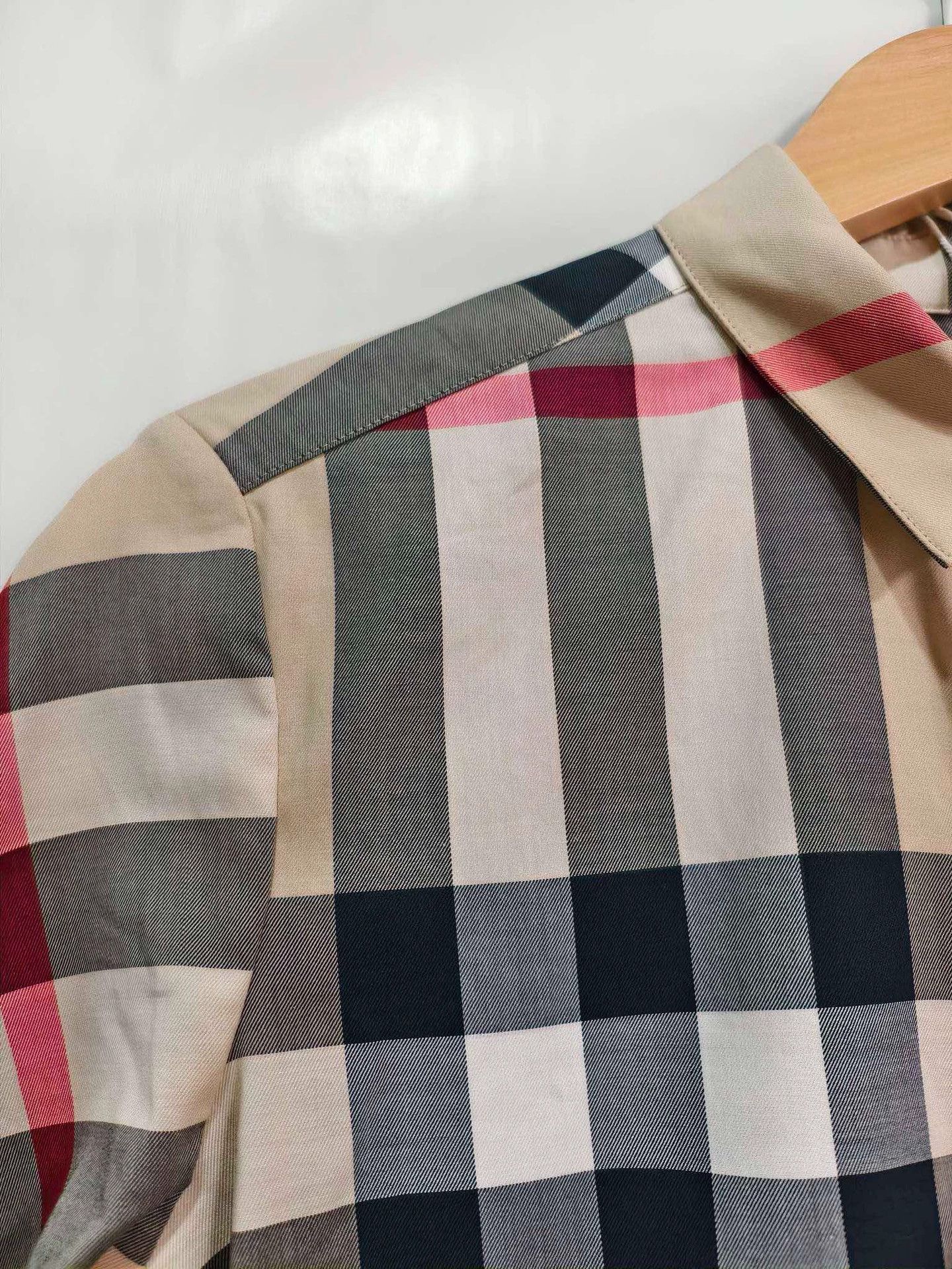 Burberry Burberry Beige Plaid Slim Fit Shirt XS Size US XS / EU 42 / 0 - 4 Thumbnail
