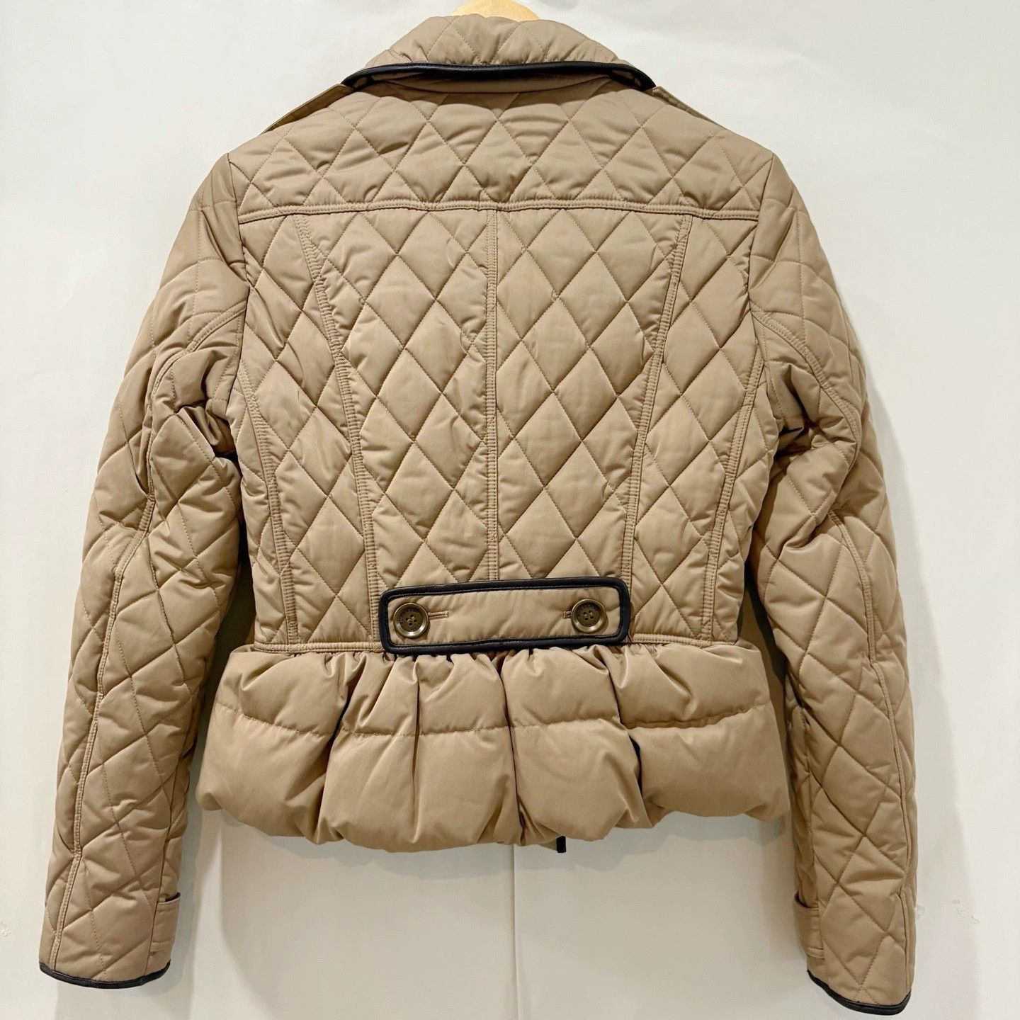 Burberry Burberry Beige Slim Short Down Jacket Size US XS / EU 42 / 0 - 5 Thumbnail