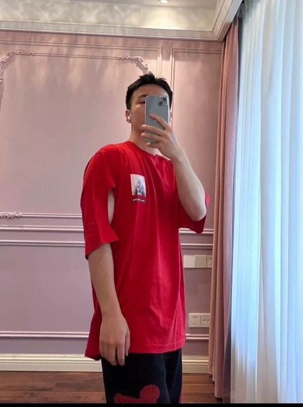 Burberry Burberry Red Monkey Graphic T-Shirt Size US L / EU 52-54 / 3 - 9 Thumbnail