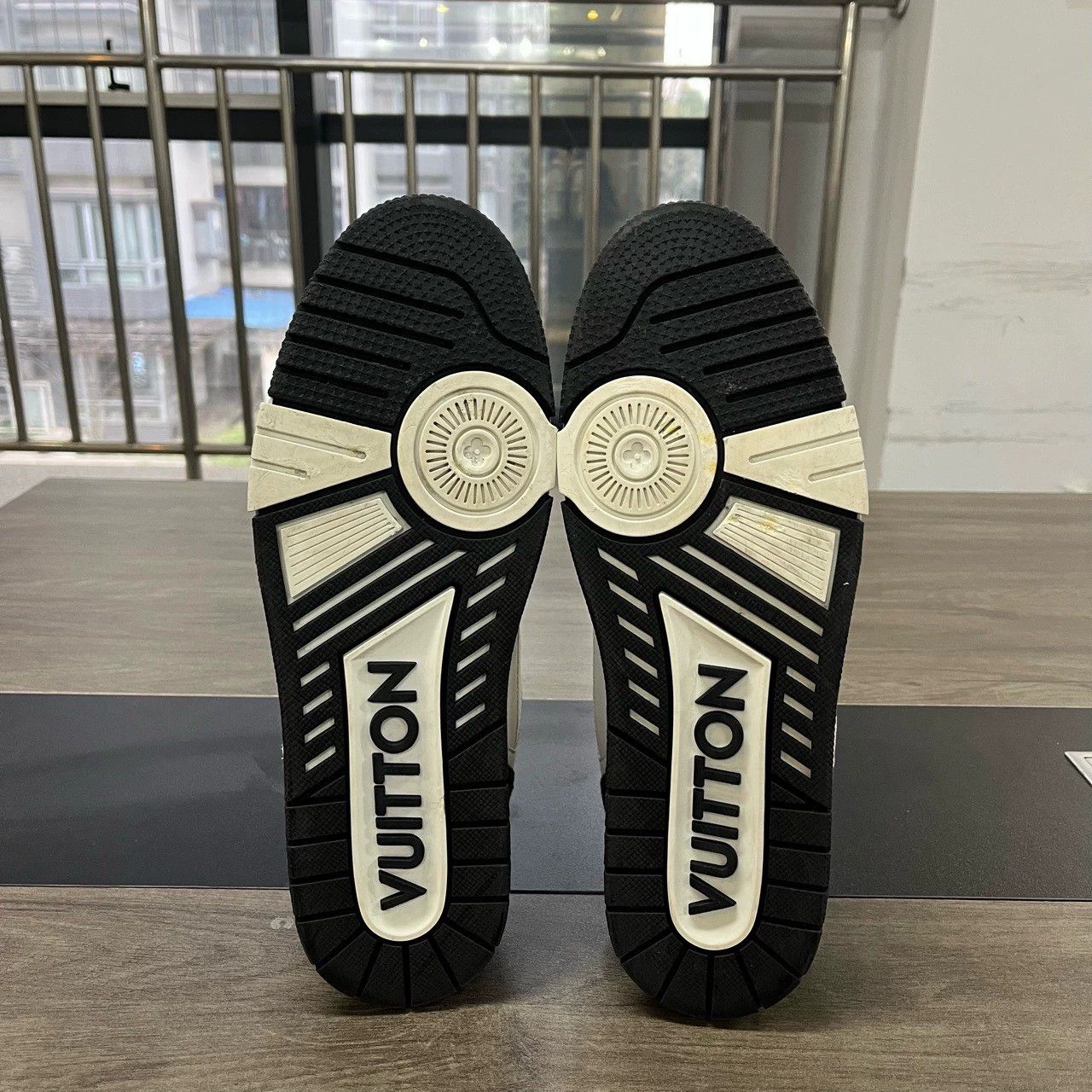 Louis Vuitton LV Trainer Black White Velcro Size 44 Size US 10.5 / EU 43-44 - 6 Thumbnail