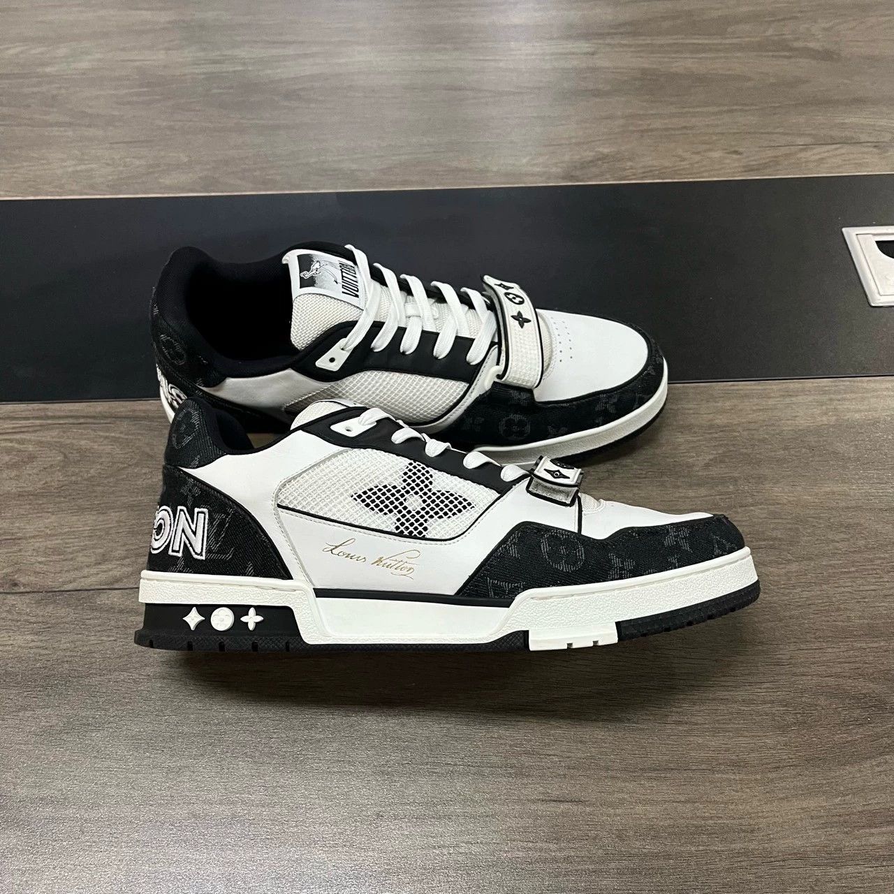 Louis Vuitton LV Trainer Black White Velcro Size 44 Size US 10.5 / EU 43-44 - 4 Thumbnail