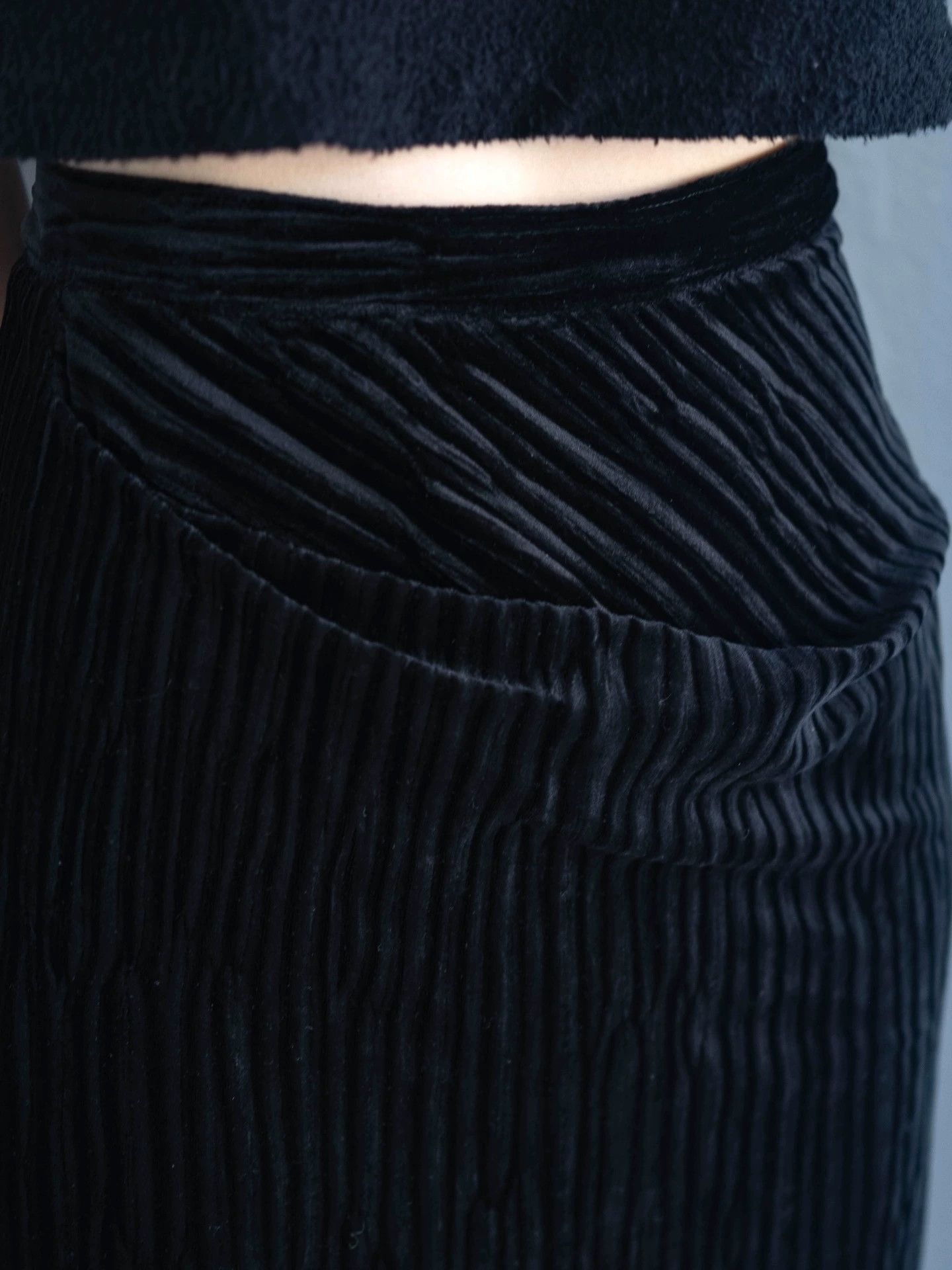 Comme des Garcons COMME des GARCONS Vintage Velvet Skirt Size US 26 / EU 42 - 2 Thumbnail