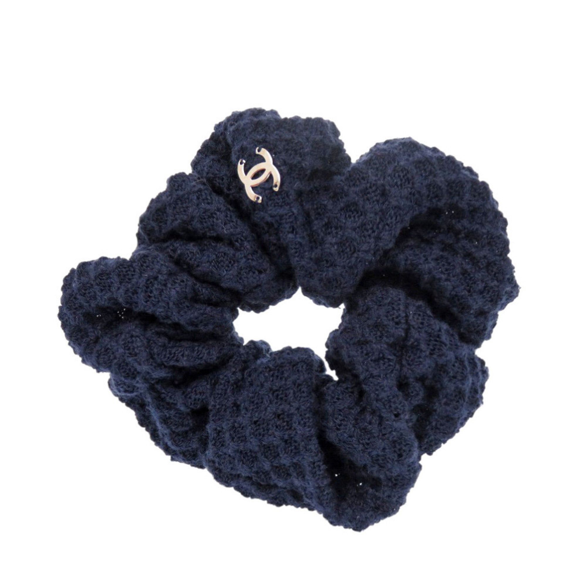Chanel Like new Chanel 3-piece travel set including headband, scrunchie, and pouch, cotton, navy blue, 0541 CHANEL Size ONE SIZE - 5 Thumbnail