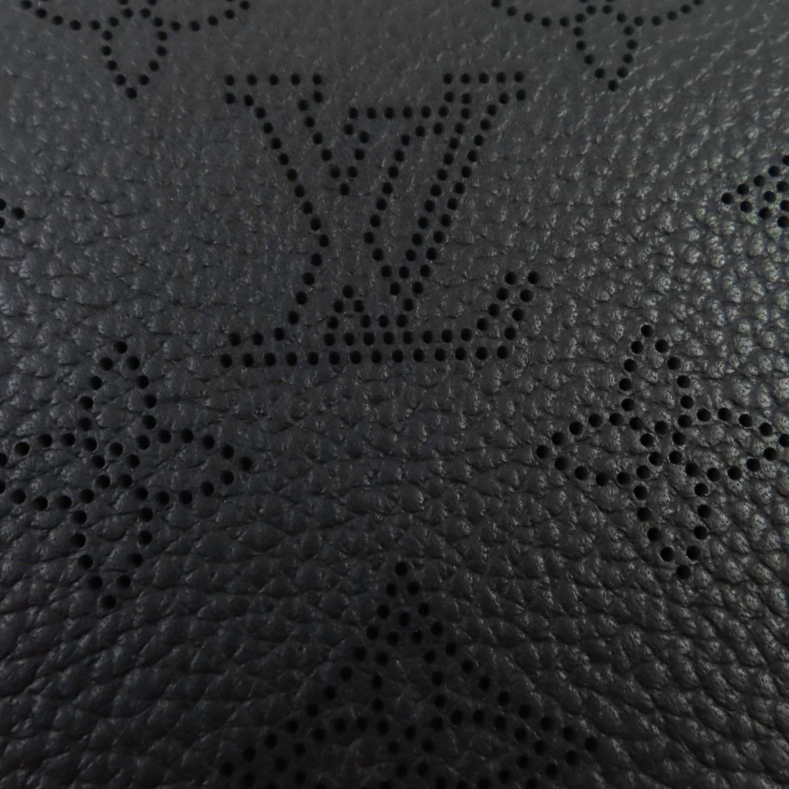 Louis Vuitton Louis Vuitton Louis Vuitton Zippy Mahina Wallet Leather Long Wallet M61867 DUTY FREE for USA Size ONE SIZE - 7 Thumbnail